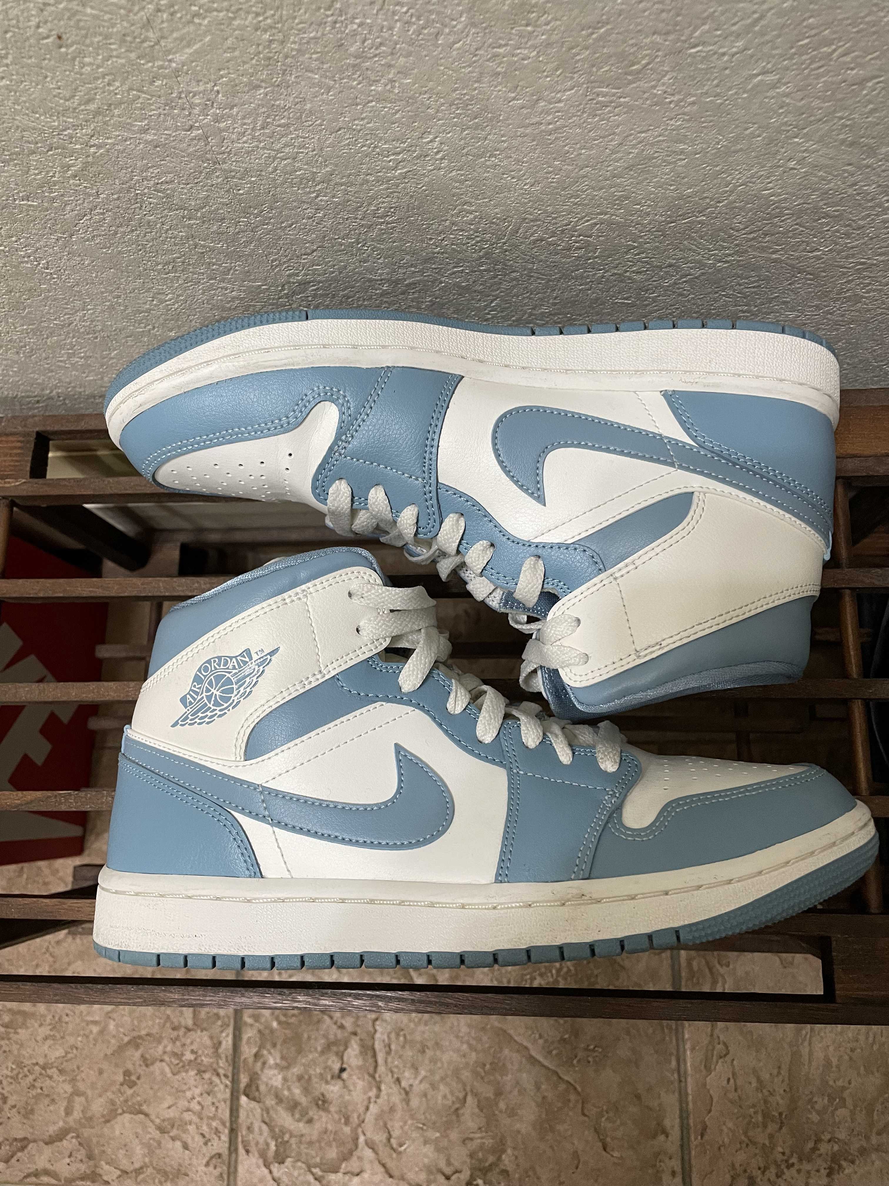 Nike Women's Air Jordan 1 Mid "University Blue"