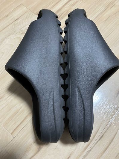 adidas YEEZY Slide adidas YEEZY Slide