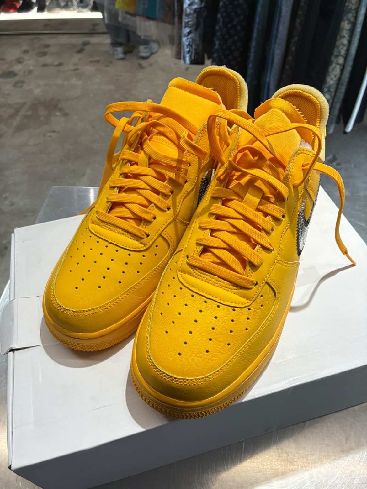 Off-White × Nike Air Force 1 Low "University Gold"