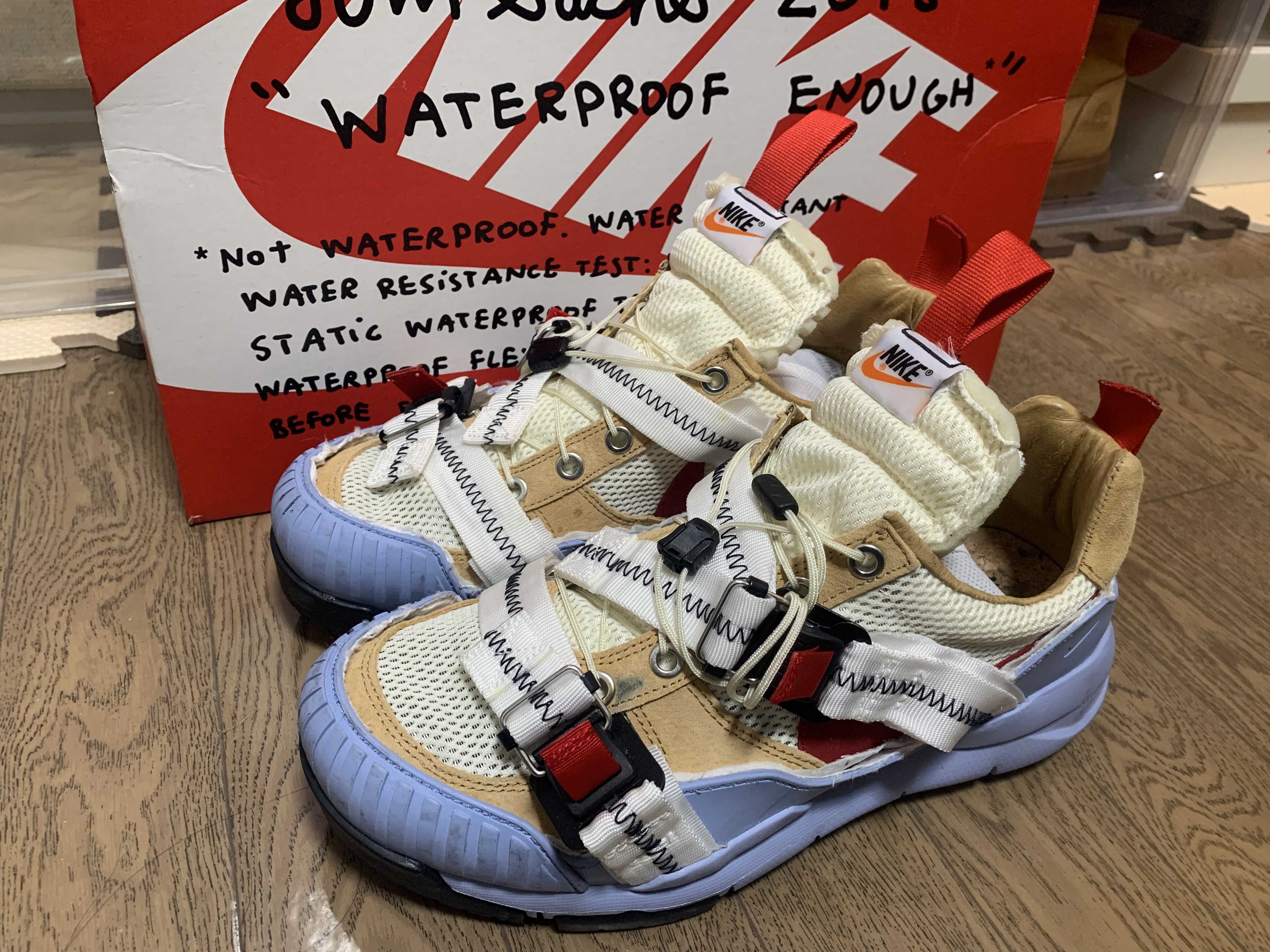 TOM SACHS × NIKE MARSYARD OVERSHOE "WHITE/LIGHT BLUE"