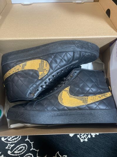 Supreme × Nike SB Blazer Mid "Black"