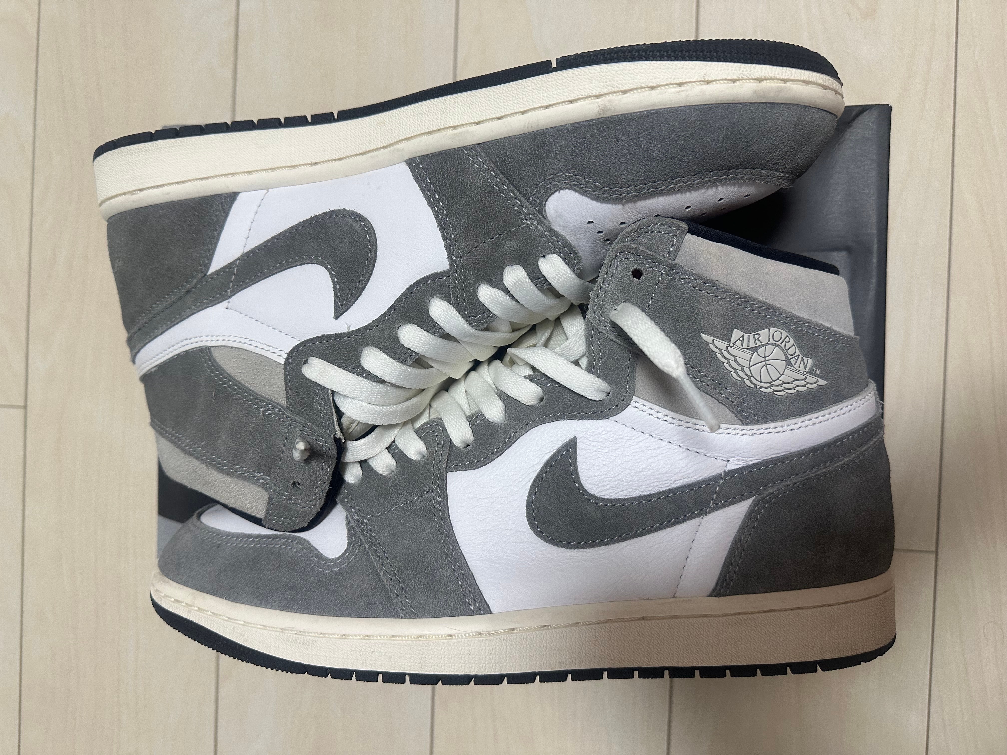 ナイキ エアジョーダン1 レトロ ハイ OG "ブラック アンド スモークグレー"