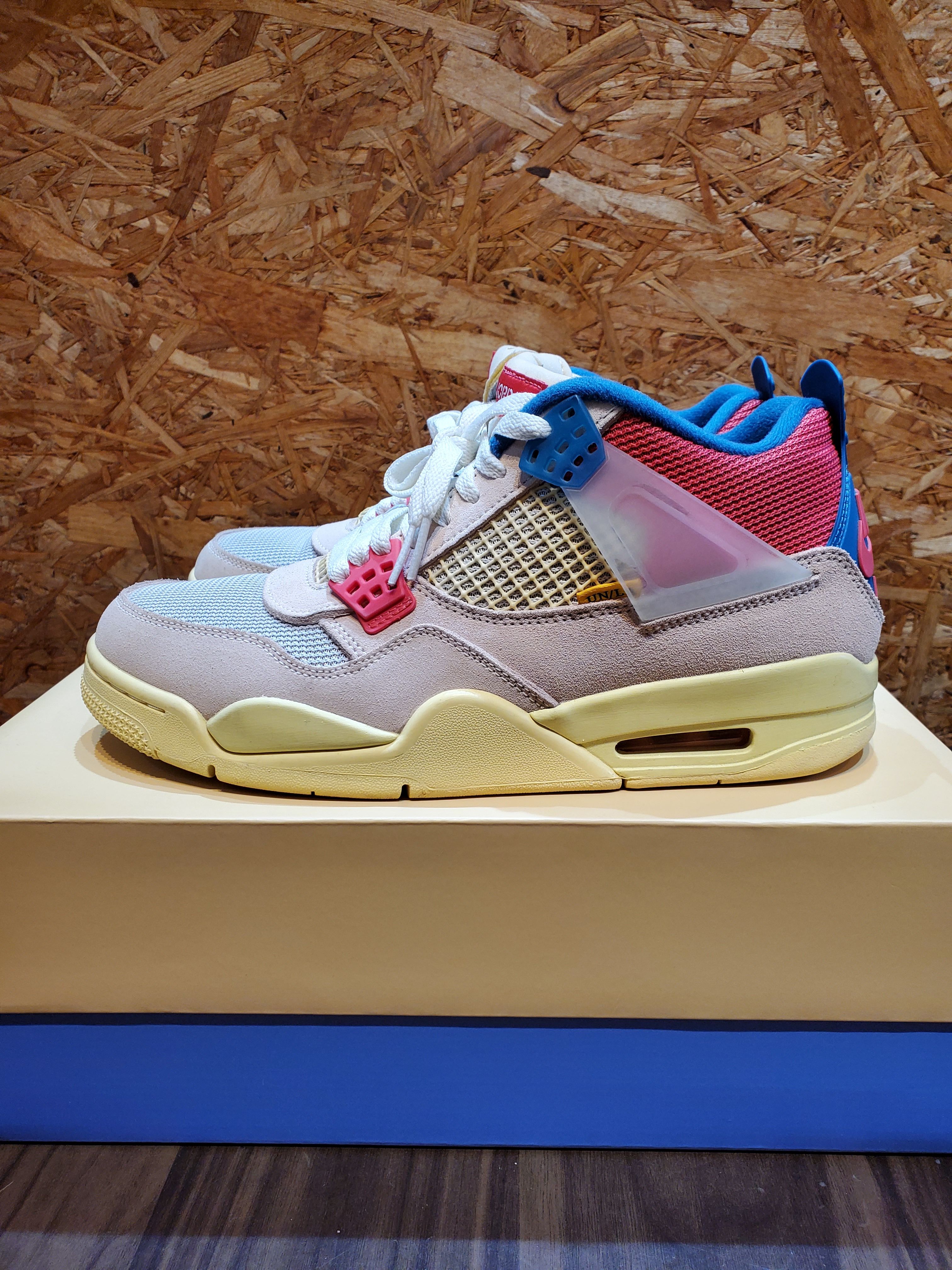 UNION × Nike Air Jordan 4 SP "Guava Ice/Light Fusion Red"