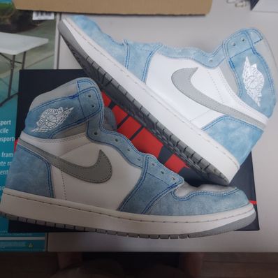 Nike Air Jordan 1 High OG "Hyper Royal"