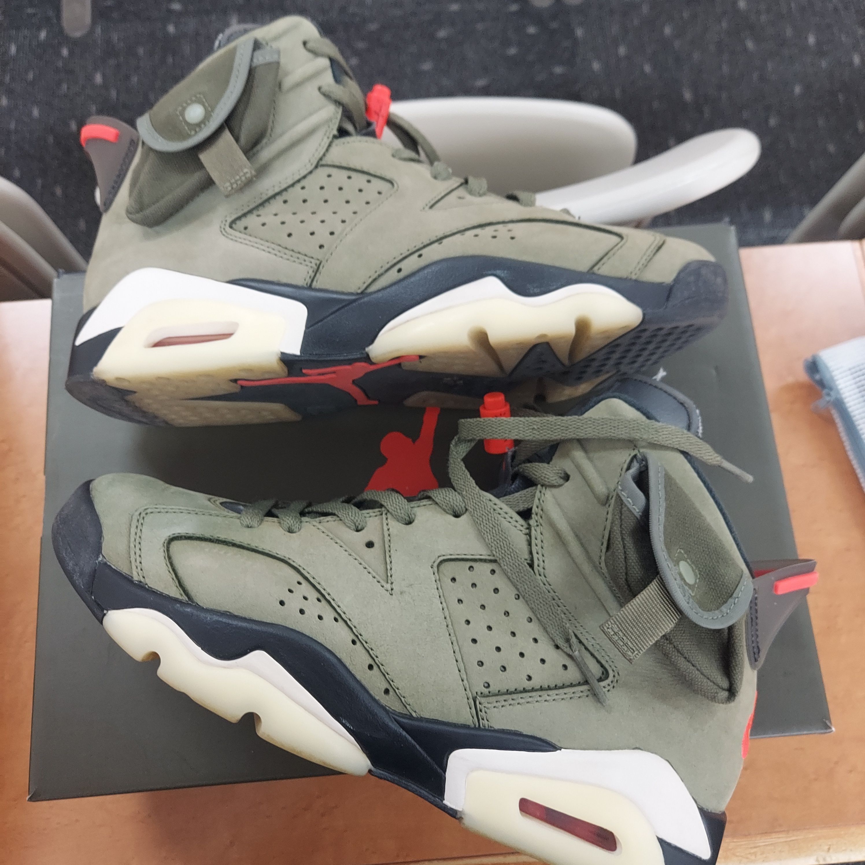 Travis Scott × Nike Air Jordan 6 Retro "Medium Olive"