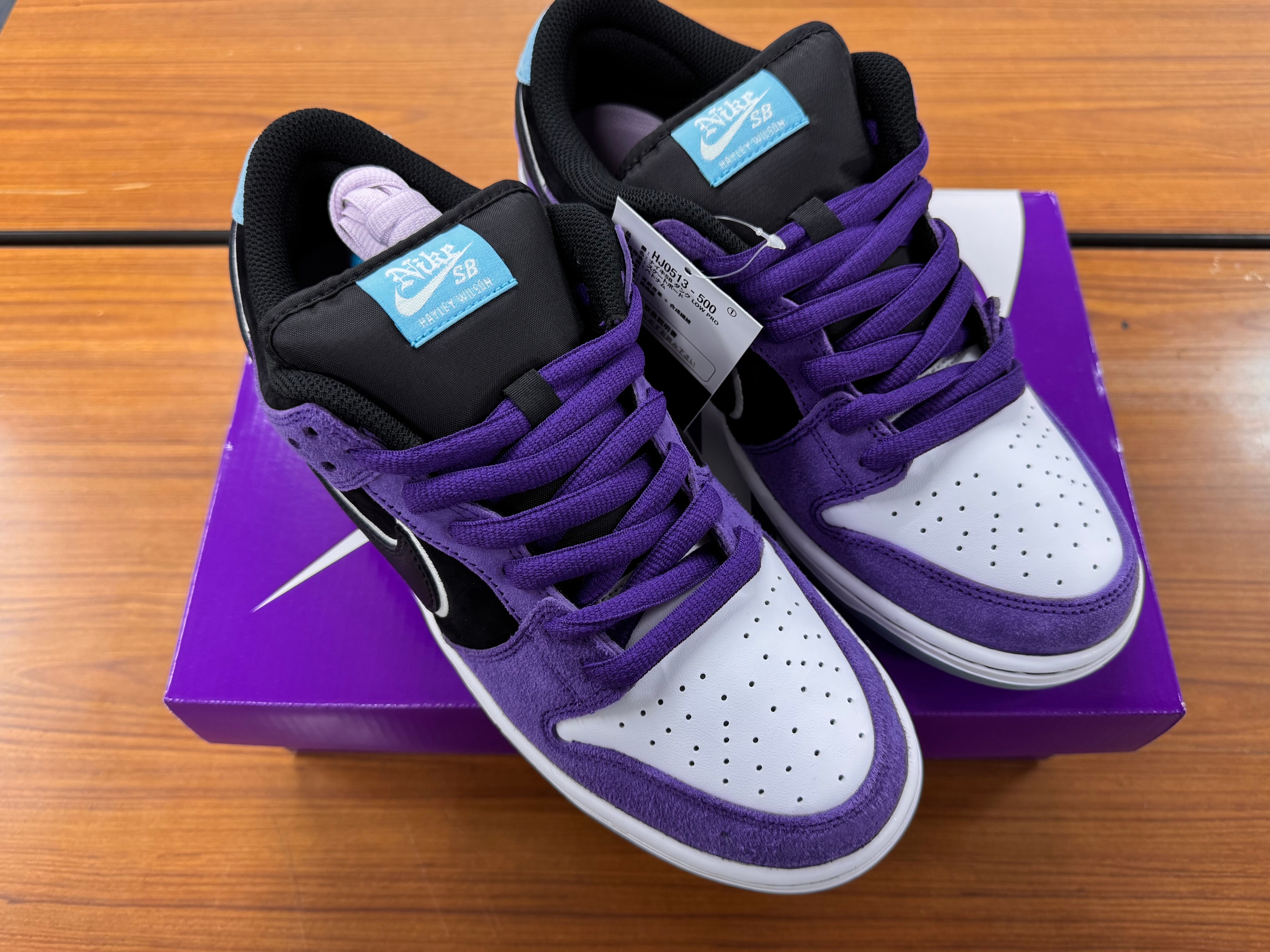 ヘイリーウィルソン × ナイキ SB ダンク ロー プロ "ブラック アンド コートパープル"