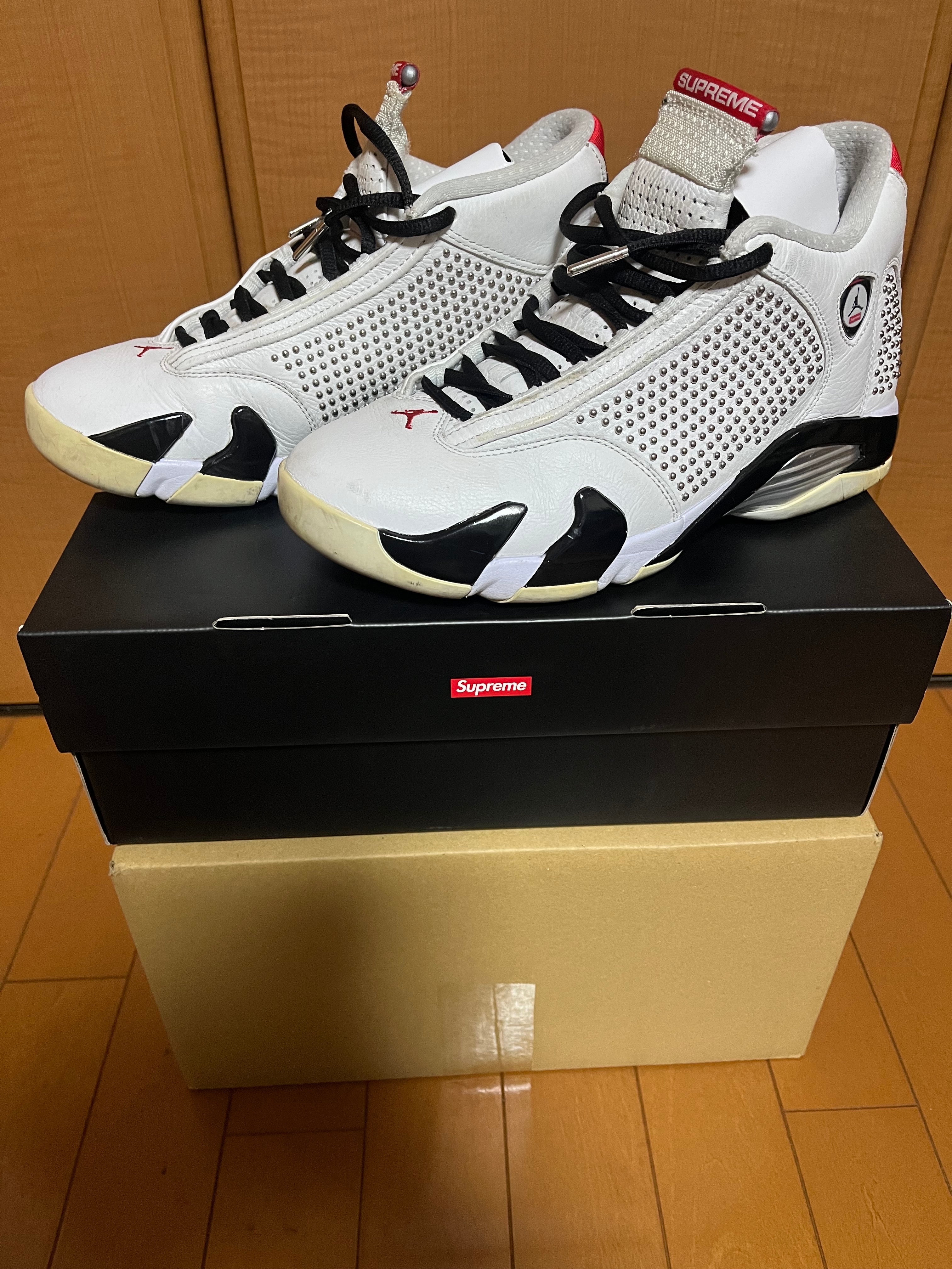 シュプリーム × ナイキ エアジョーダン14 レトロ "ホワイト/ユニバーシティレッド"