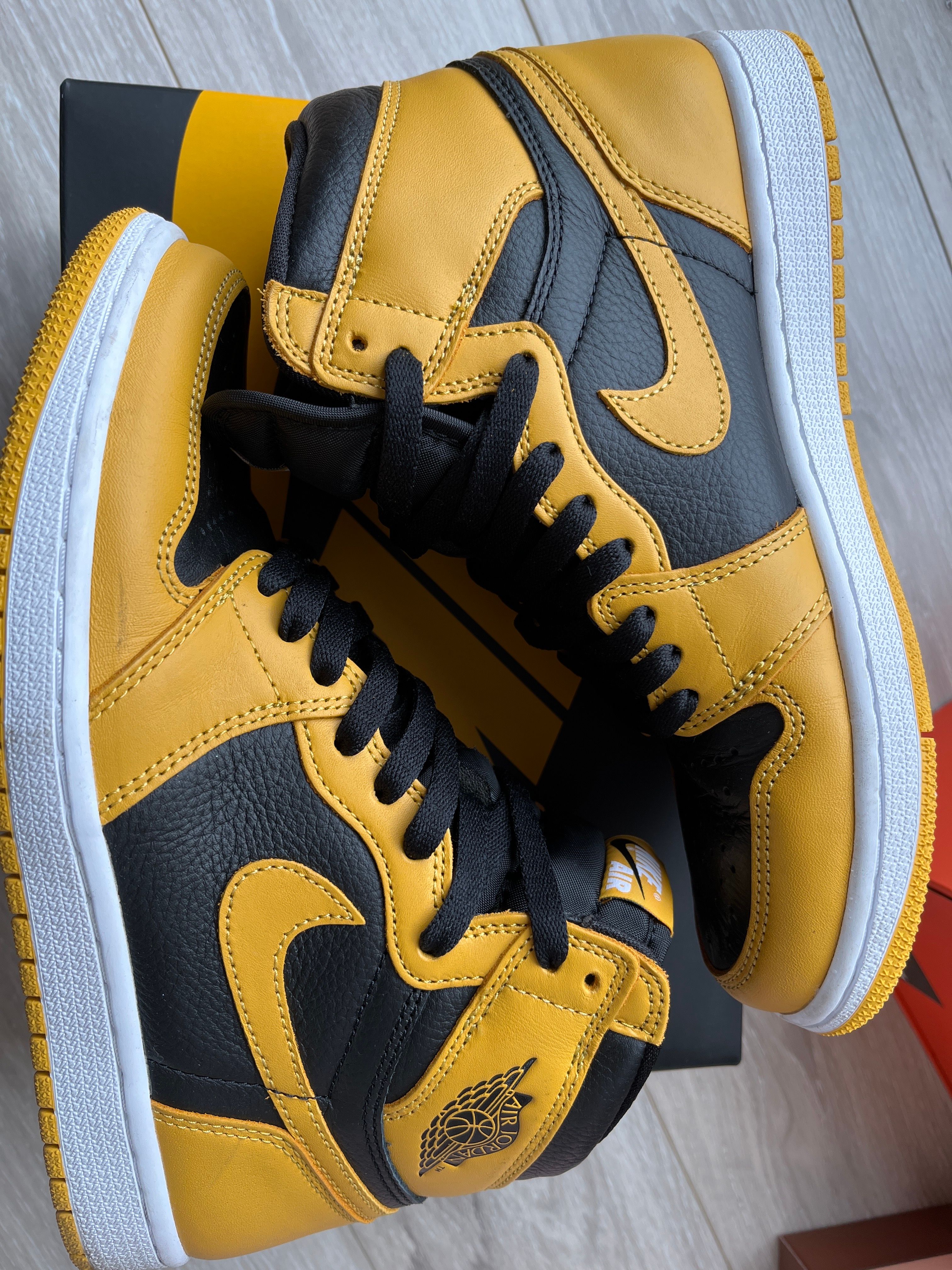 Nike Air Jordan 1 High OG "Pollen" 
