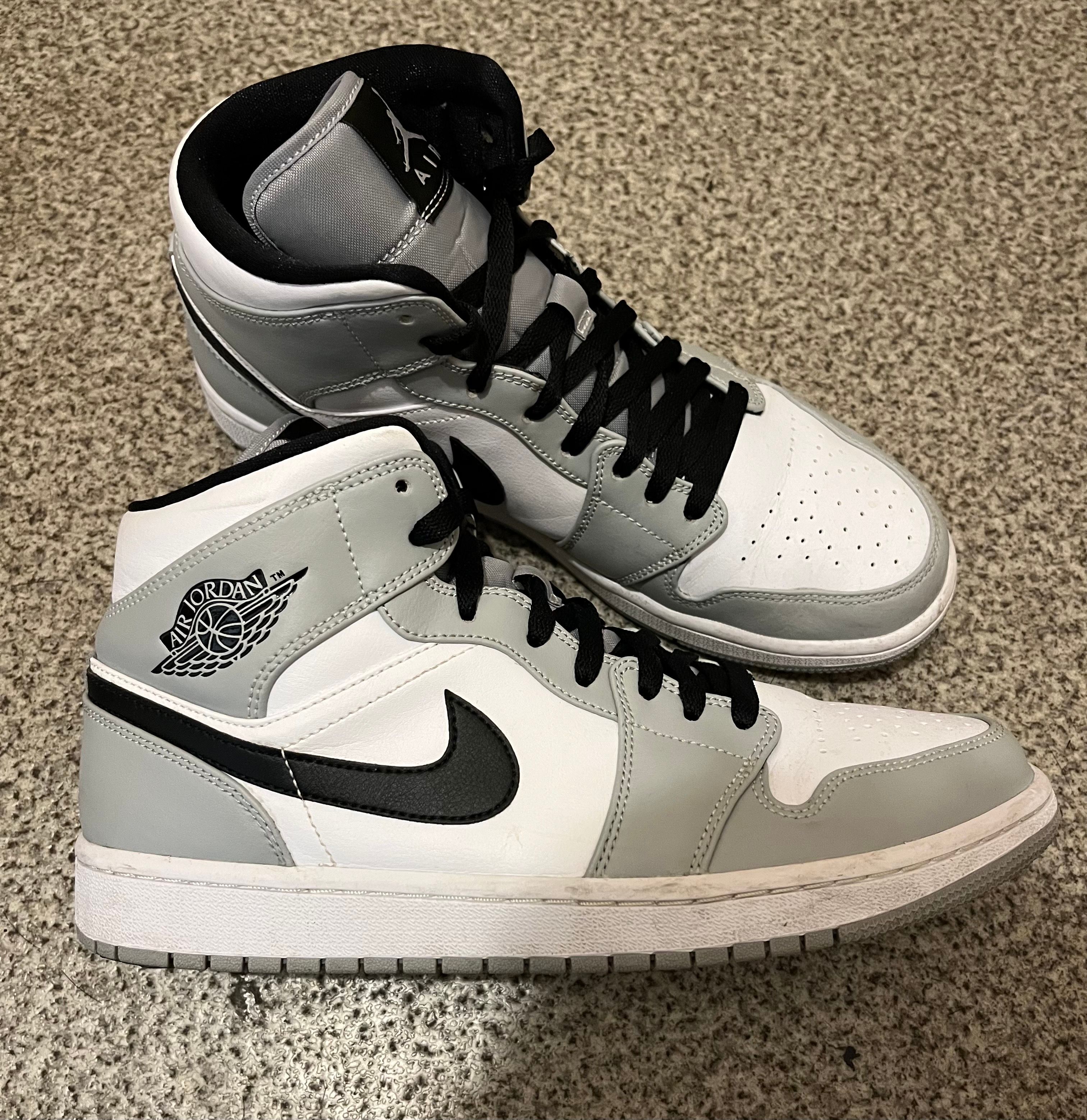 Nike Air Jordan 1 Mid "Light Smoke Grey/White/Black"