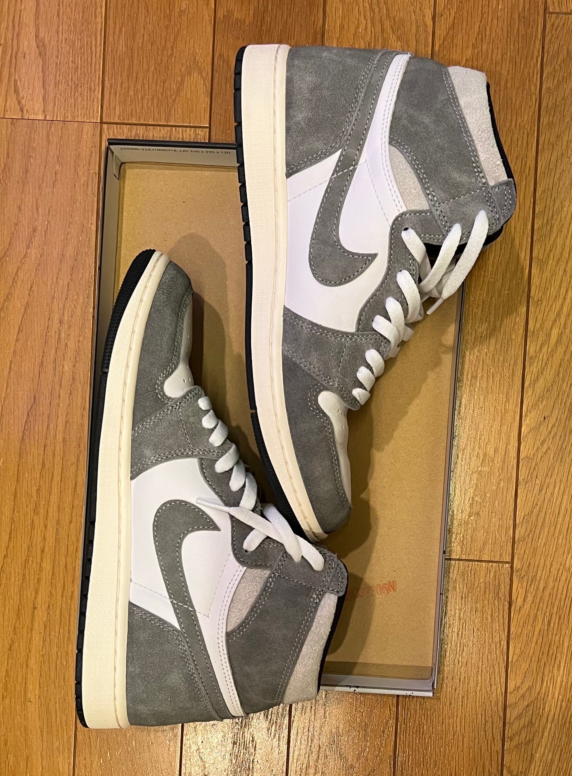 Nike Air Jordan 1 Retro High OG "Black and Smoke Grey"