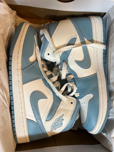 Nike Women's Air Jordan 1 Mid "University Blue"