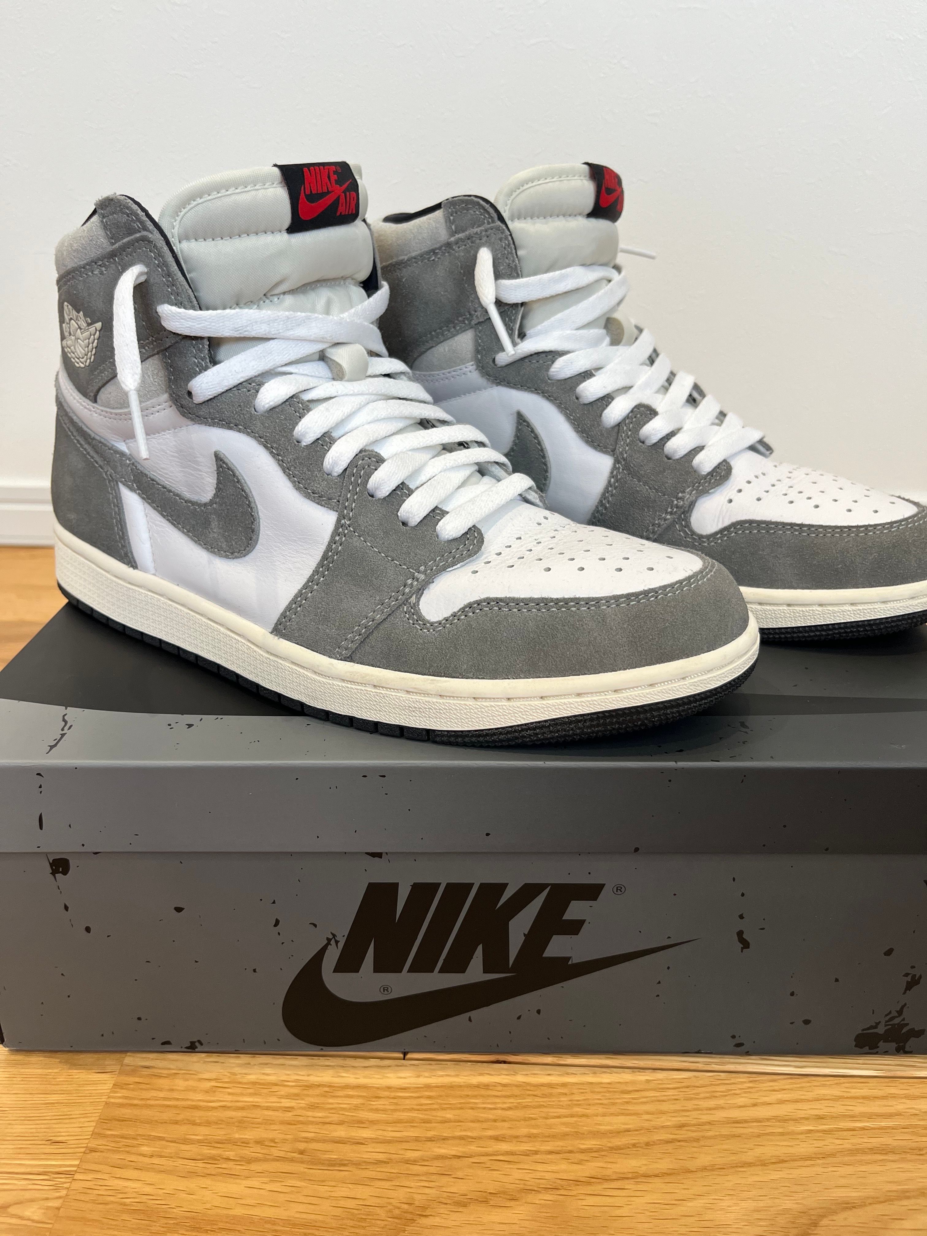 Nike Air Jordan 1 Retro High OG "Black and Smoke Grey"