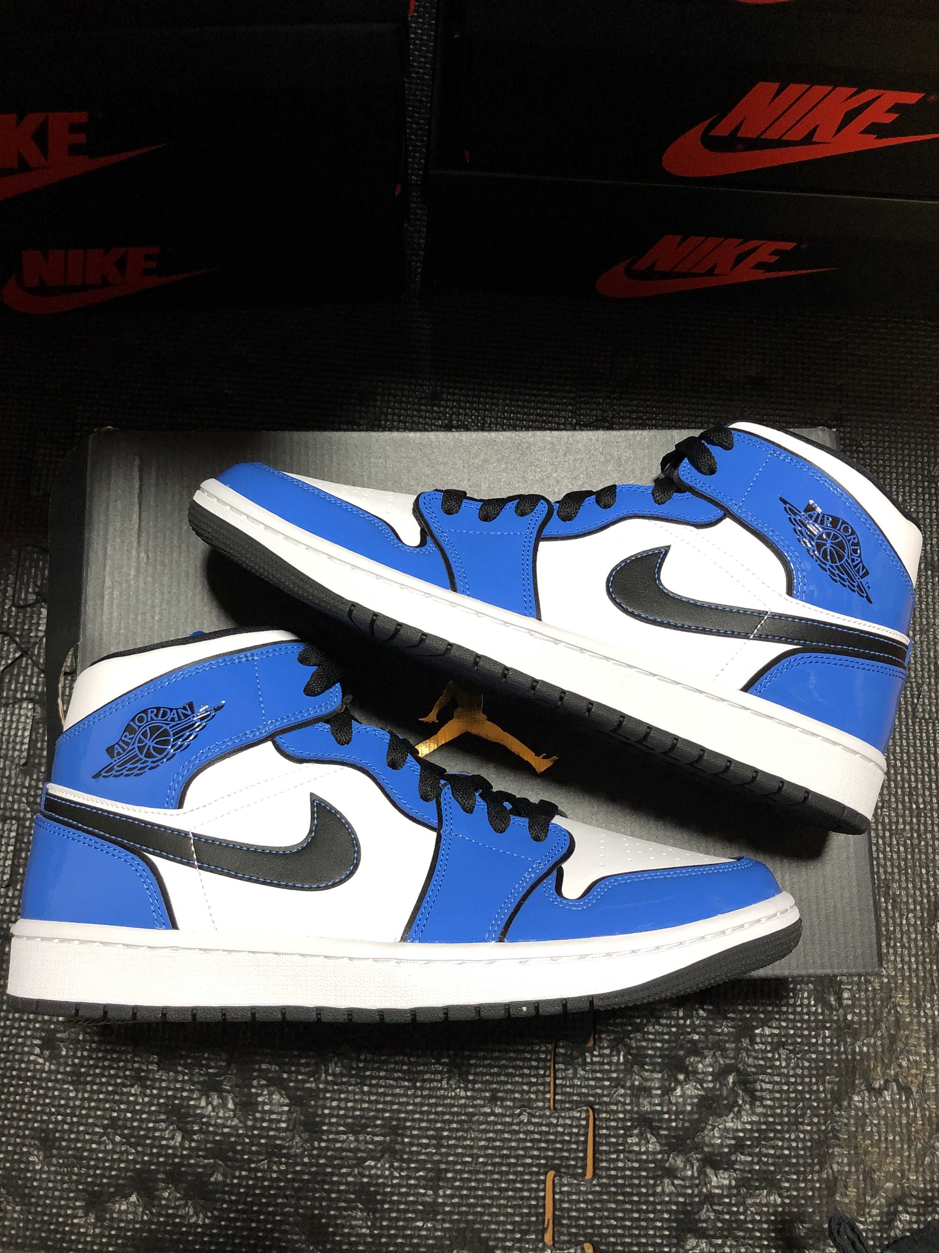 Nike Air Jordan 1 Mid SE "Signal Blue"