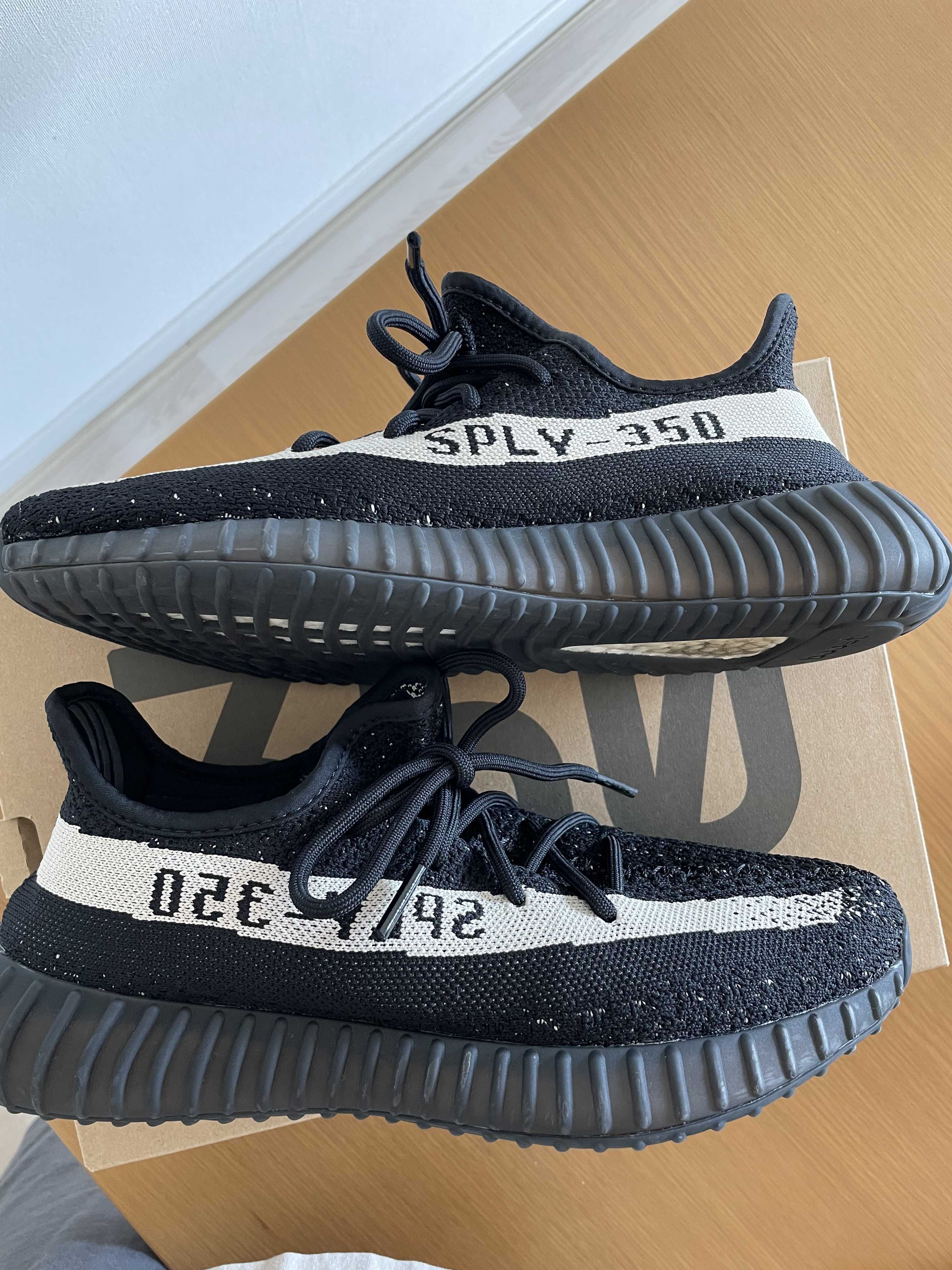 adidas YEEZY Boost 350 V2 "Oreo"