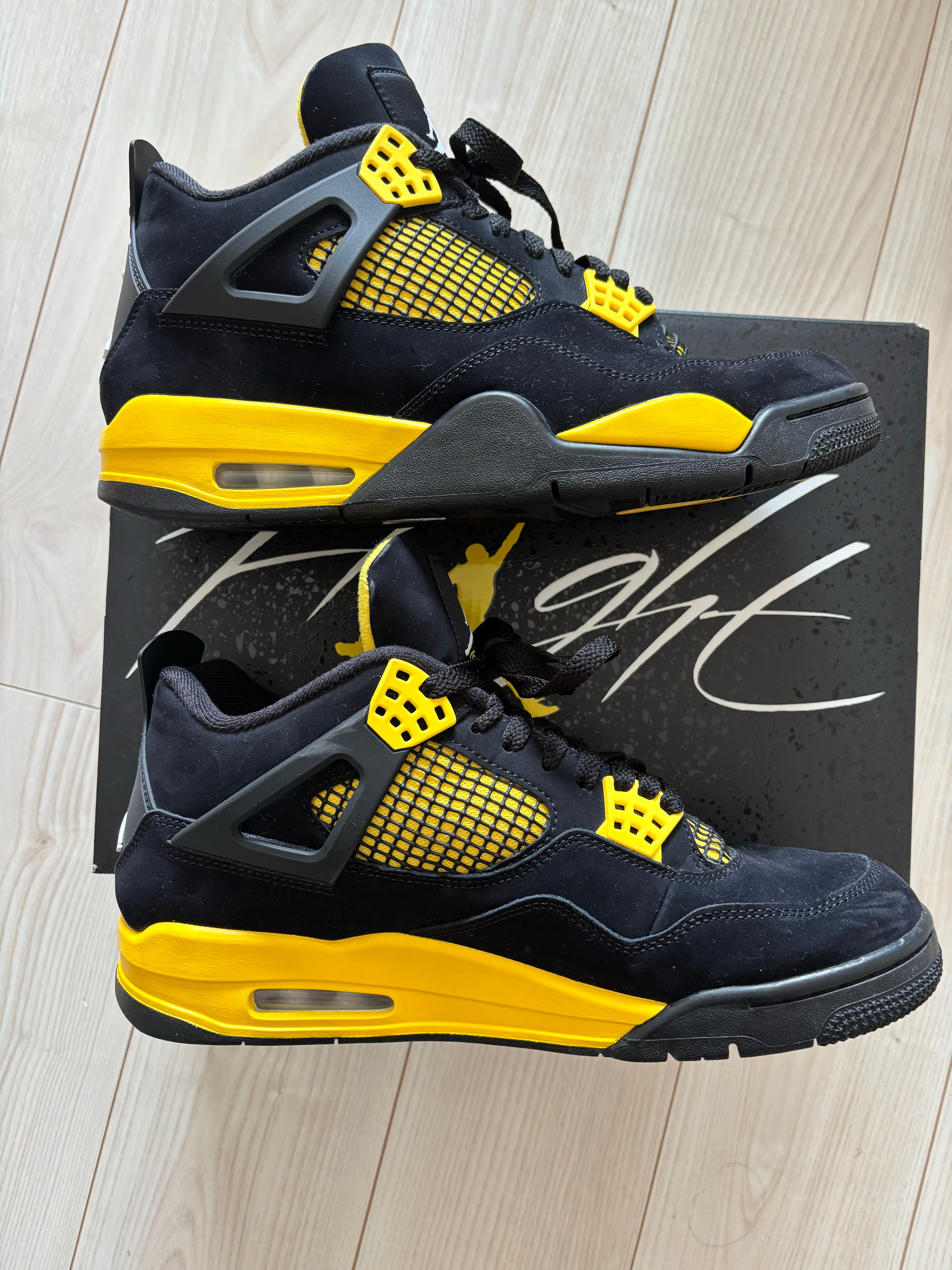 Nike Air Jordan 4 Retro "Thunder"(2023)