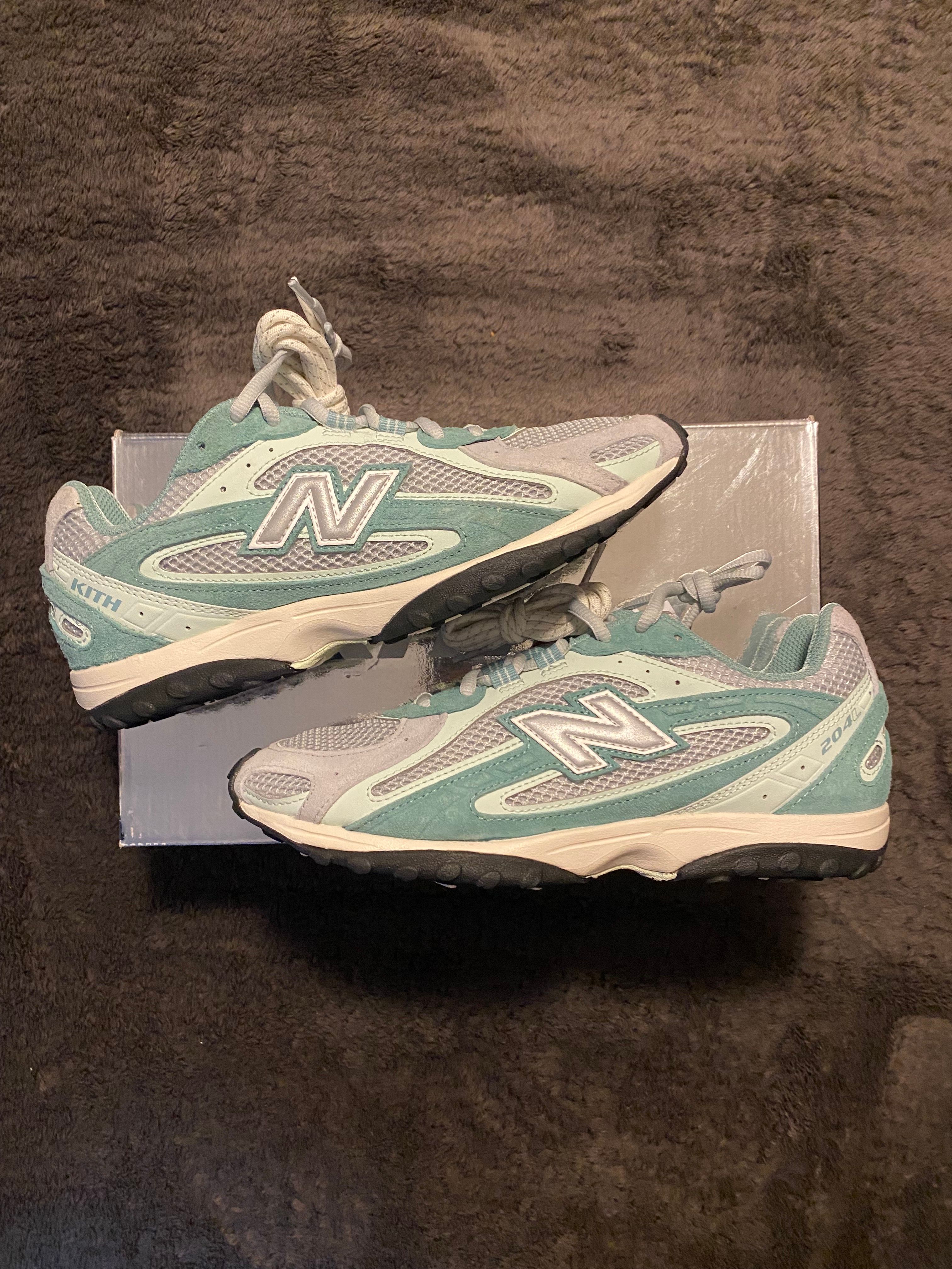 キス × ニューバランス 204 "ブルーベル"