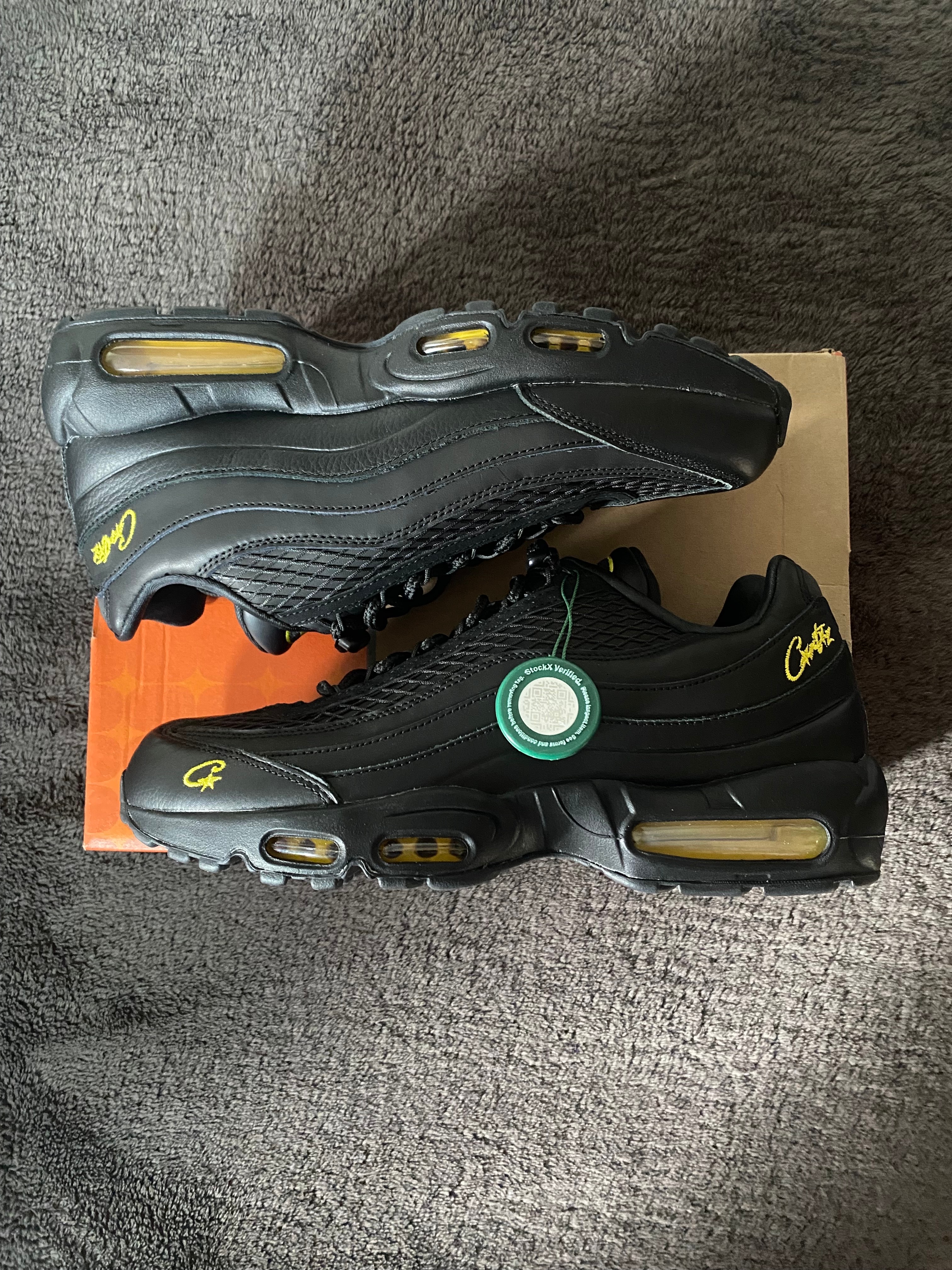 コーテイズ × ナイキ エアマックス95 "ブラック アンド ツアーイエロー"