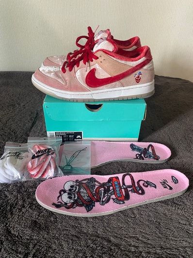Strangelove × Nike SB Dunk Low "Valentine’s Day"