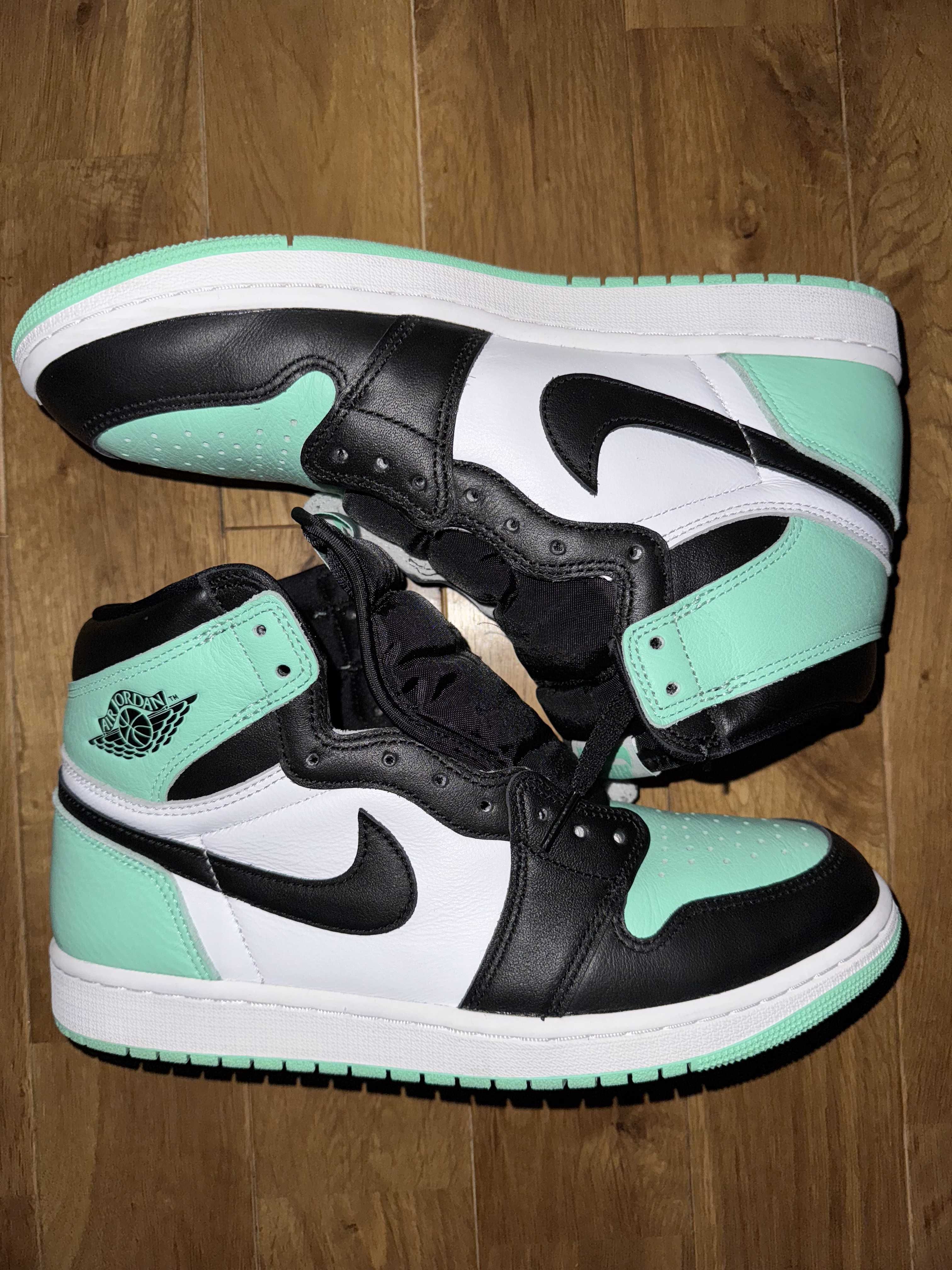 Nike Air Jordan 1 High OG "Green Glow"