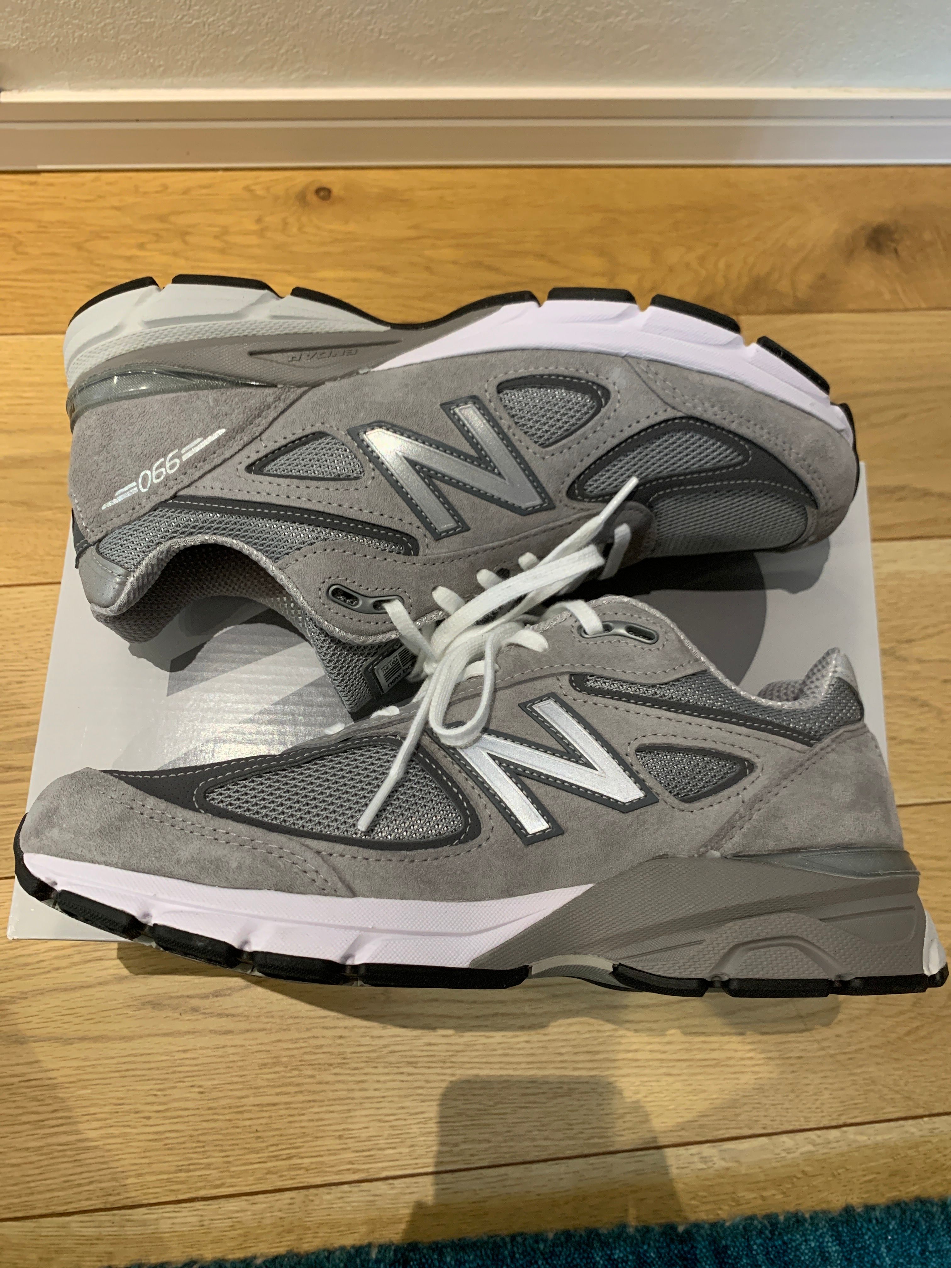 New Balance 990V4 "Grey Silver"
