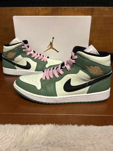 NIKE Women's AIR JORDAN 1 MID SE "DUTCH GREEN"
