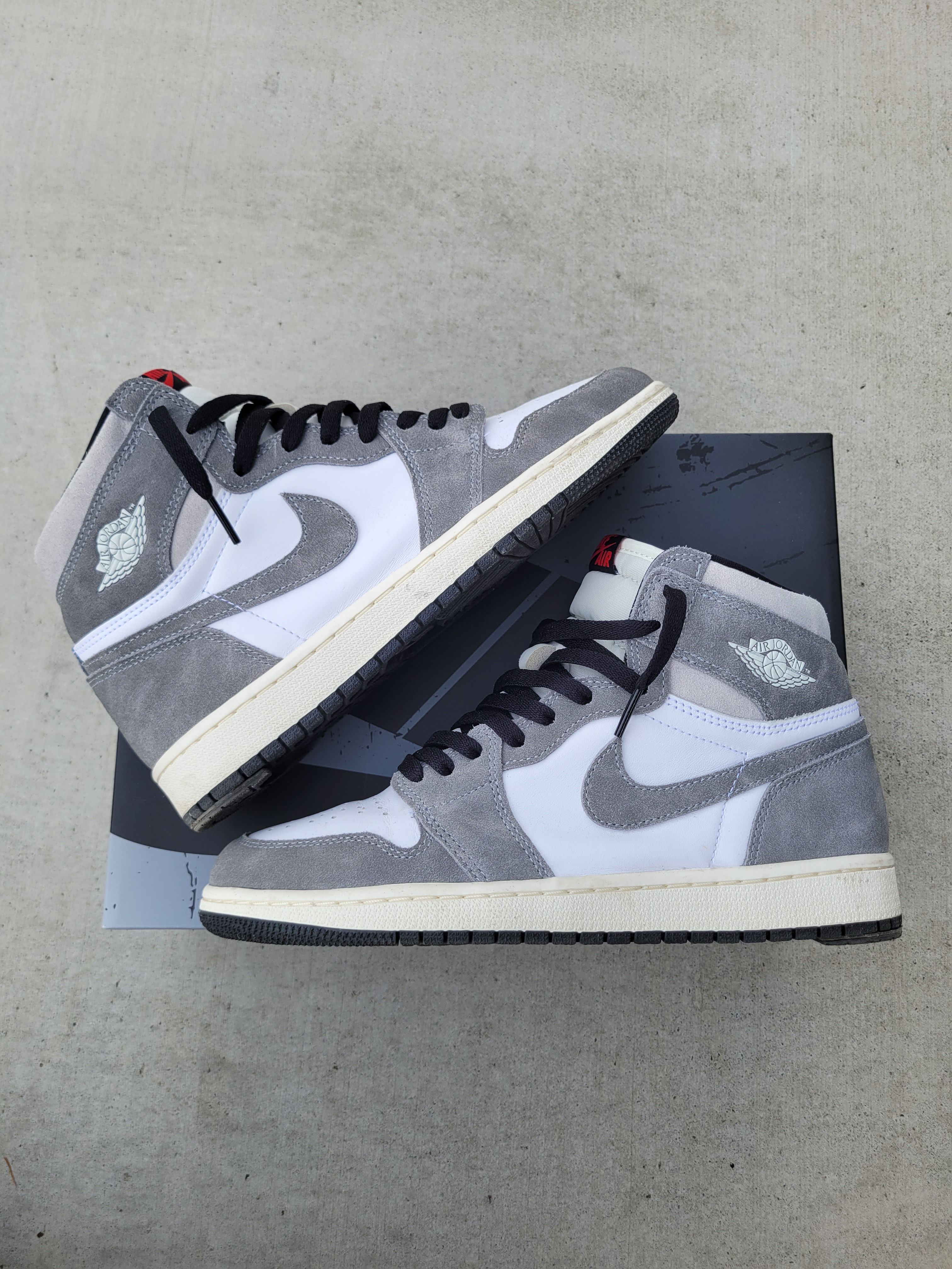 Nike Air Jordan 1 Retro High OG "Black and Smoke Grey"