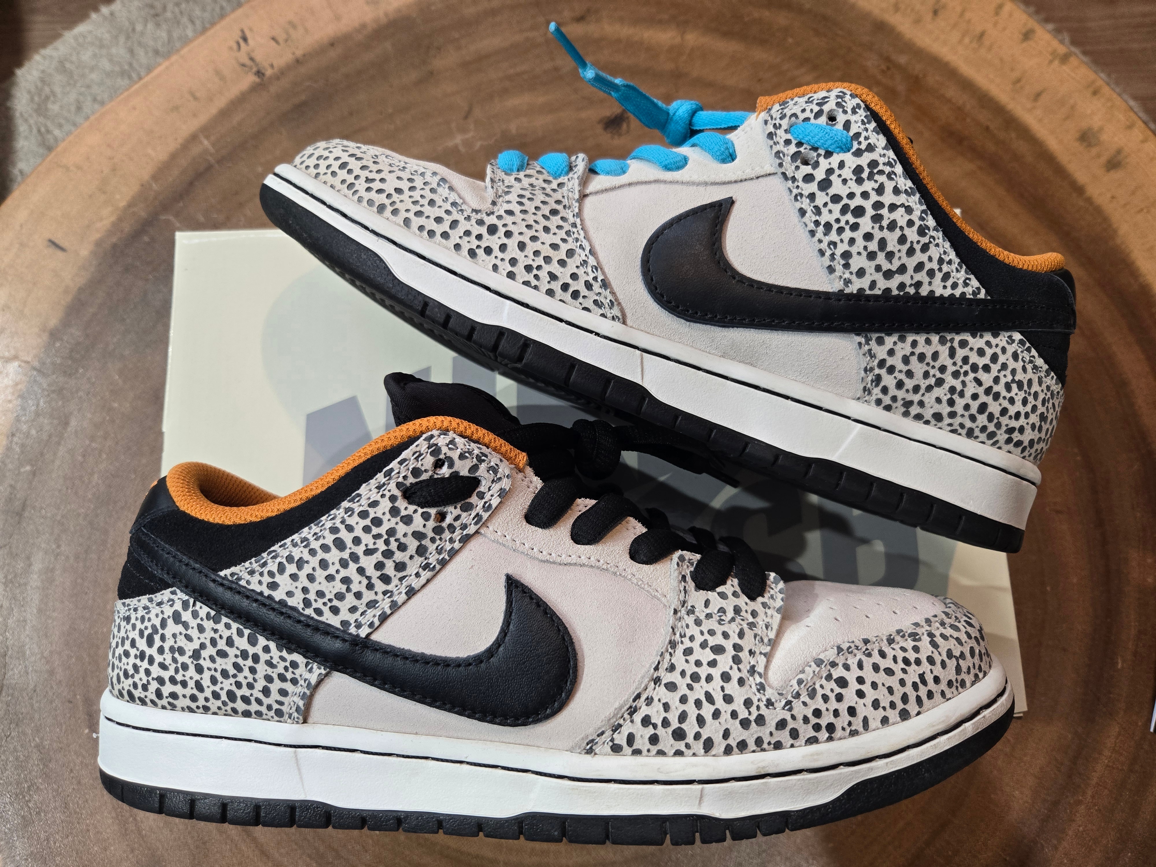 Nike SB Dunk Low Pro Electric Safari "Phantom and Black"