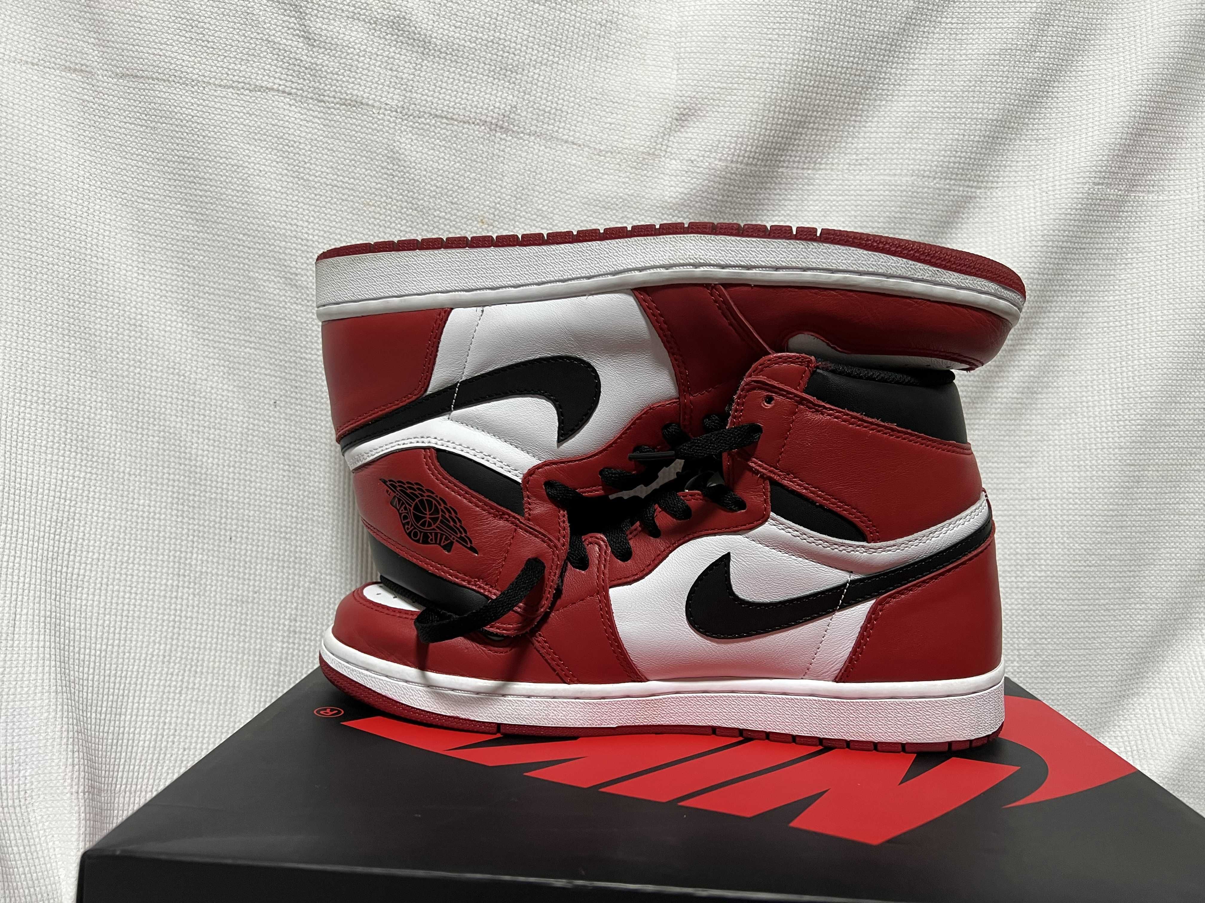 Nike Air Jordan 1 Retro High "Chicago" (2015)