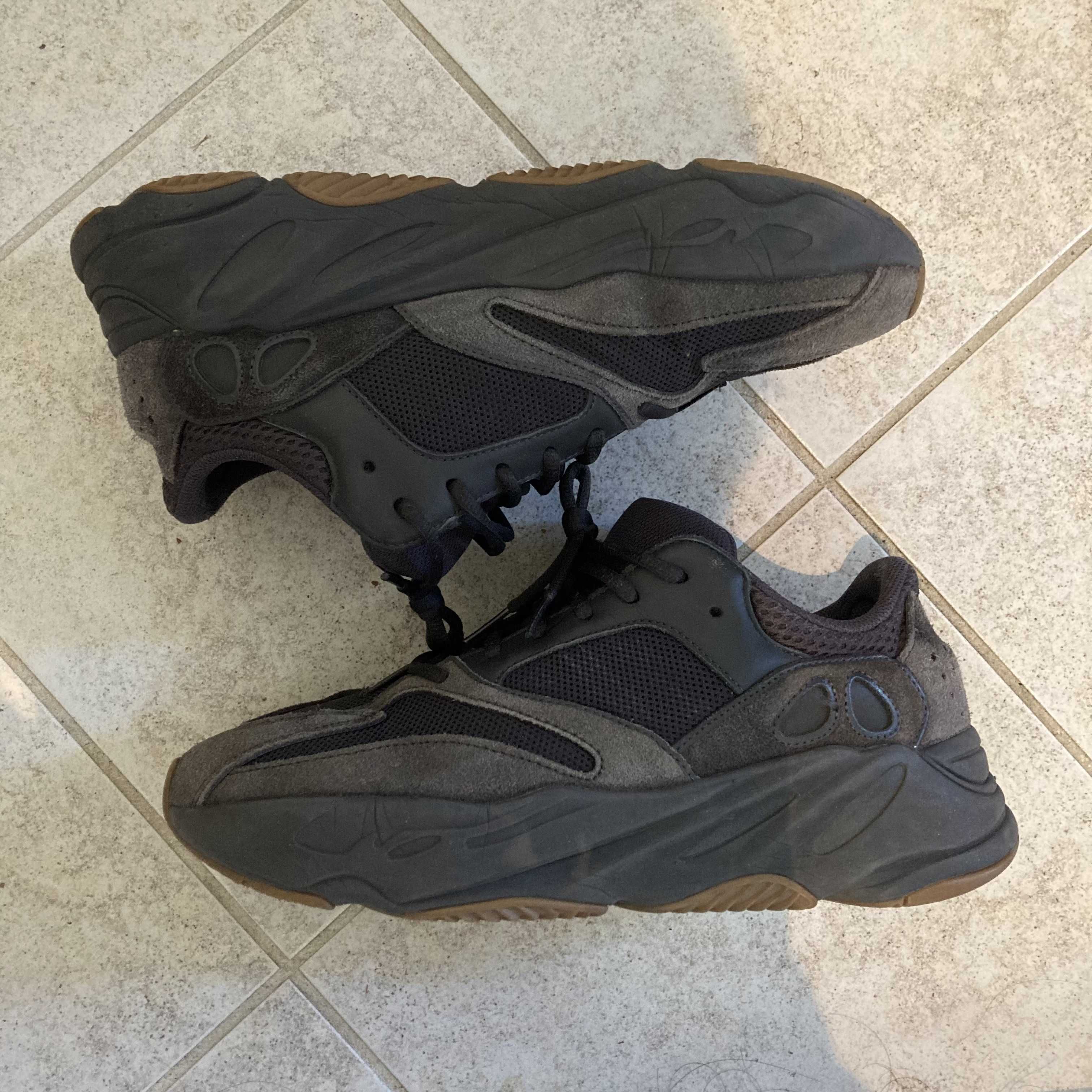 adidas YEEZY Boost 700 "Utility Black"