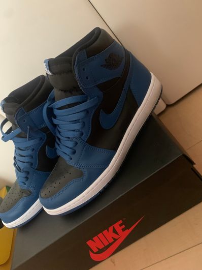 Nike Air Jordan 1 Retro High OG "Dark Marina Blue"