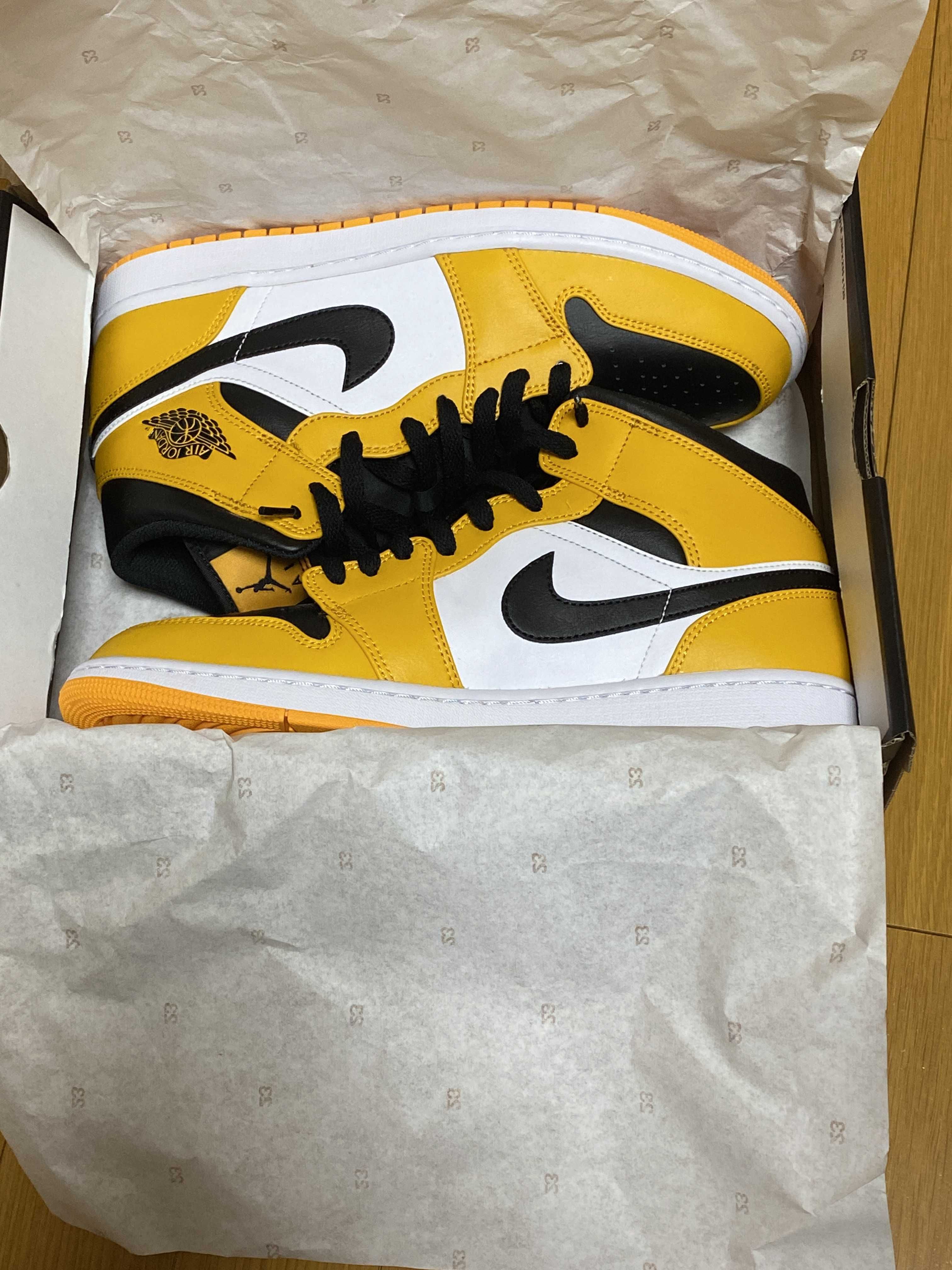 Nike Air Jordan 1 Mid "Taxi"
