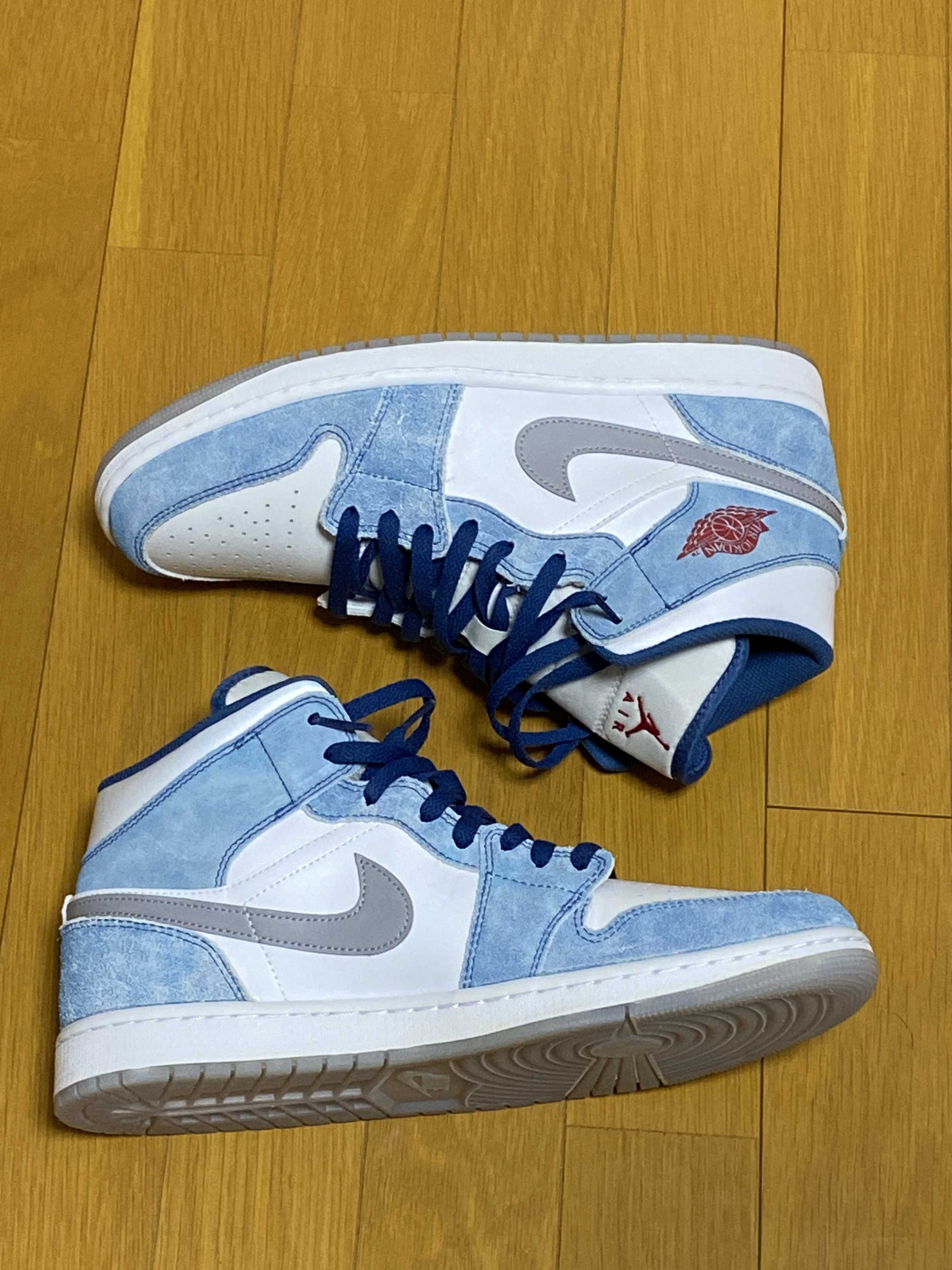Nike Air Jordan 1 Mid SE "White/Hyper Royal/Red"
