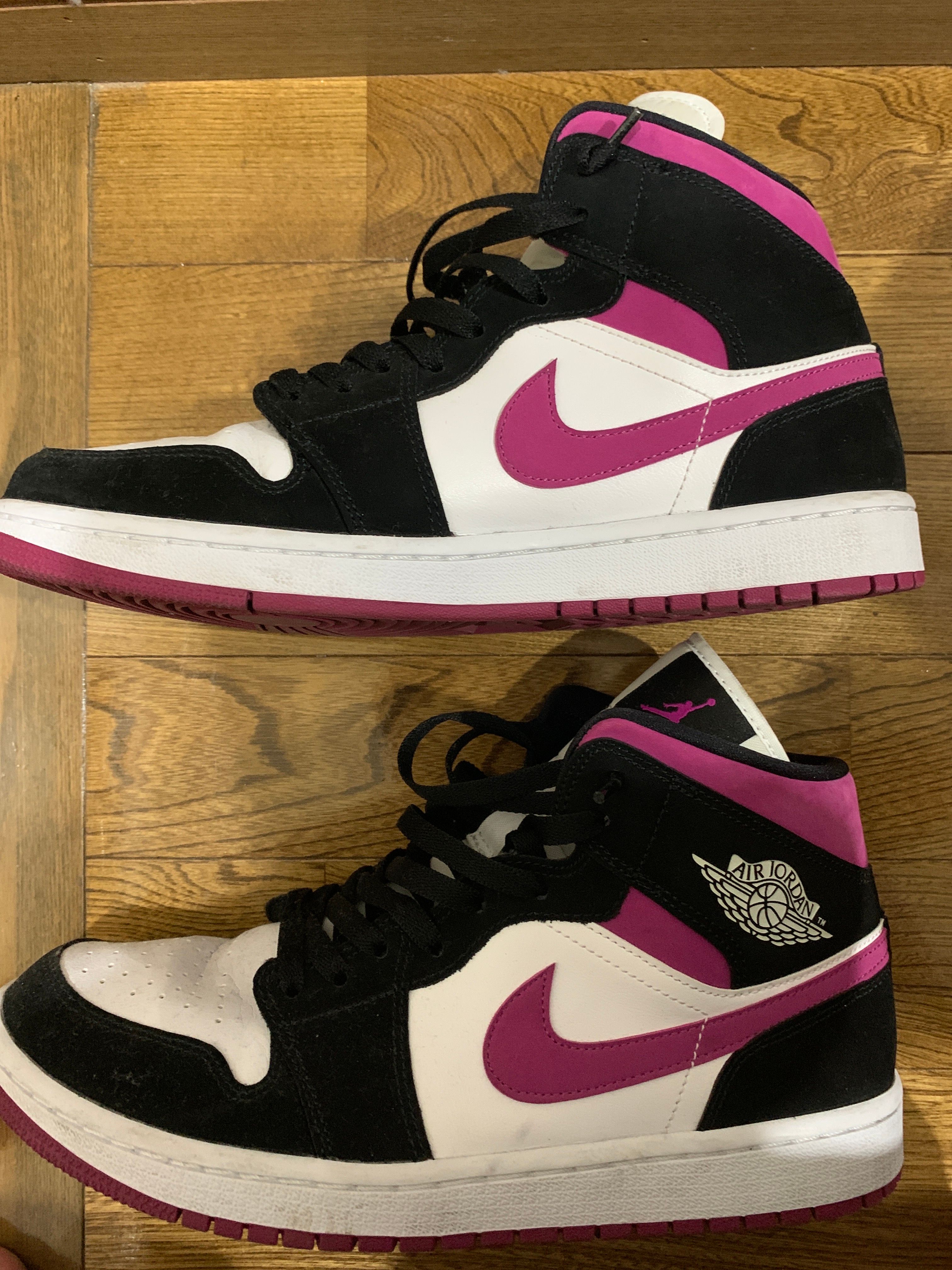 NIKE Women's AIR JORDAN 1 MID "MAGENTA"