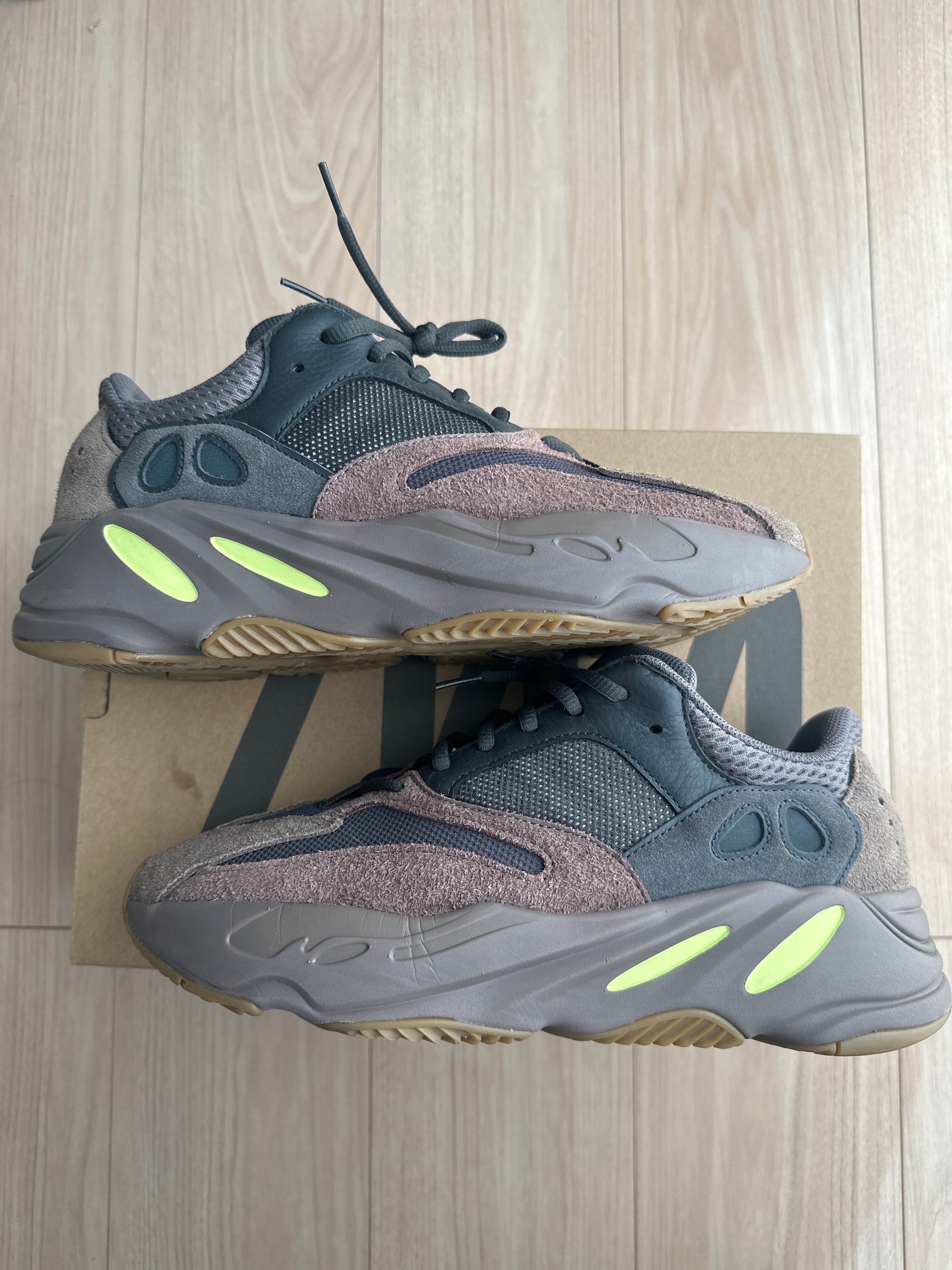 YEEZY BOOST 700 WAVE RUNNER DARK GREY