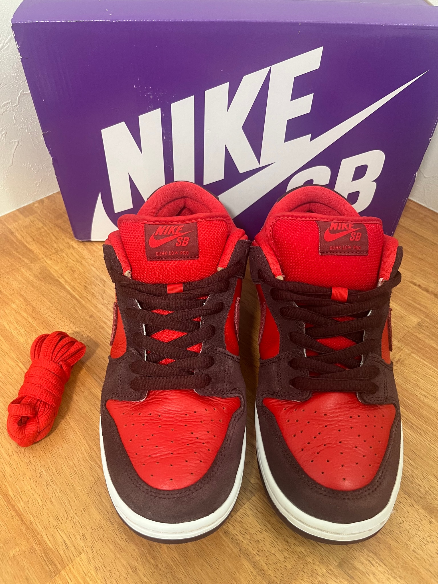 Nike SB Dunk Low "Cherry"
