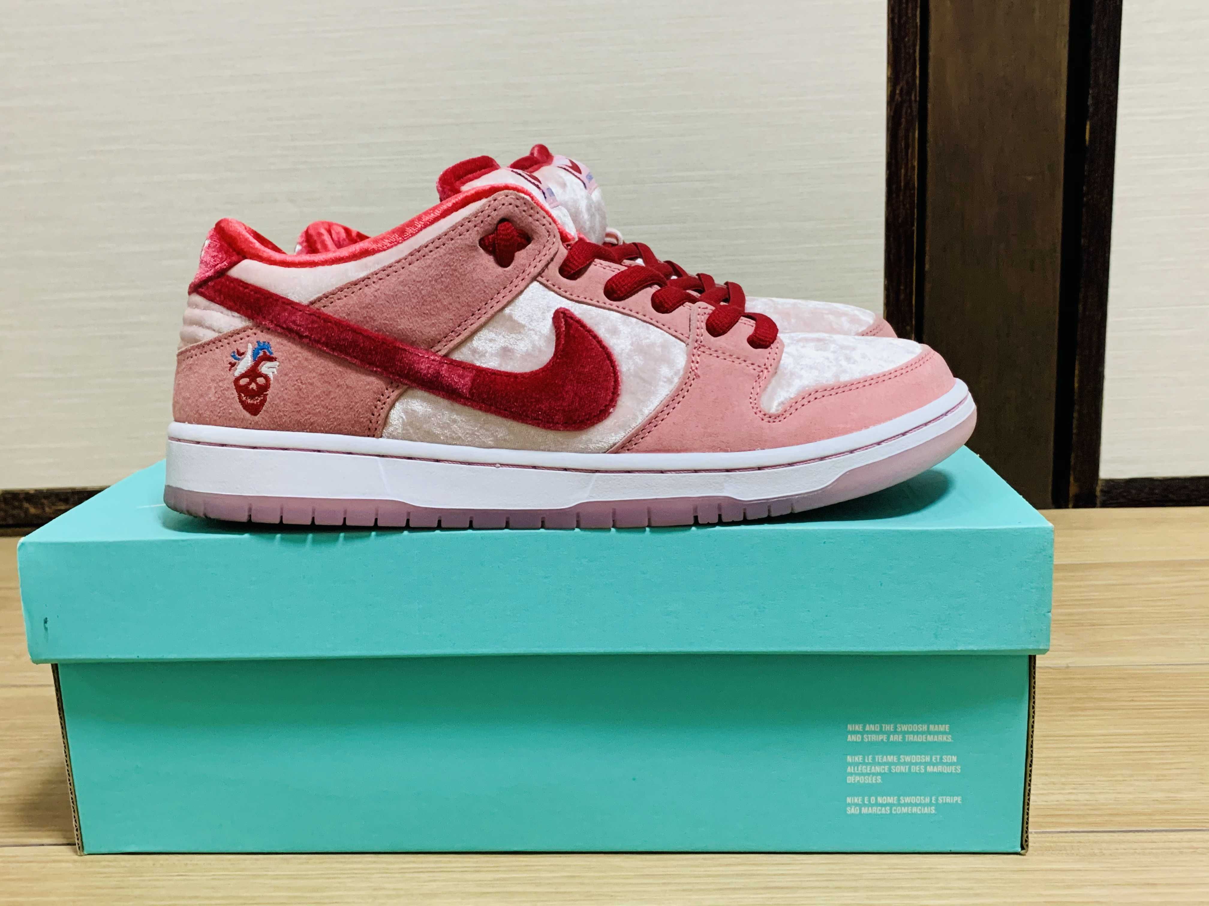 Strangelove × Nike SB Dunk Low "Valentine’s Day"