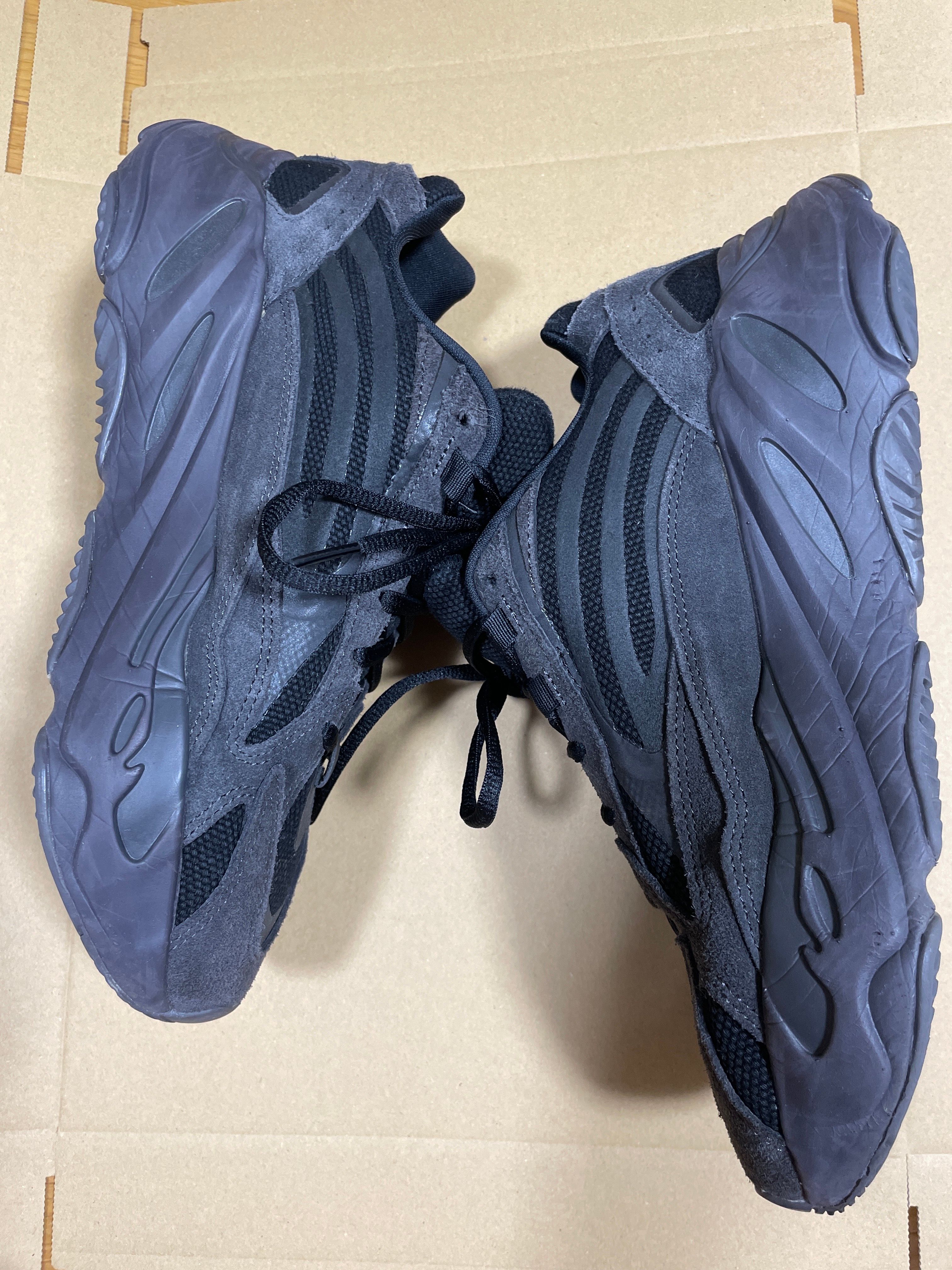 adidas YEEZY BOOST 700 V2 "Vanta"