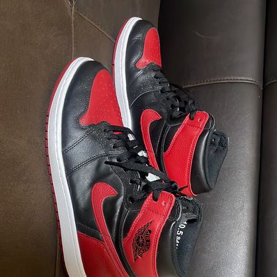 Nike Air Jordan 1 Retro High OG "Bred/Banned" (2016)