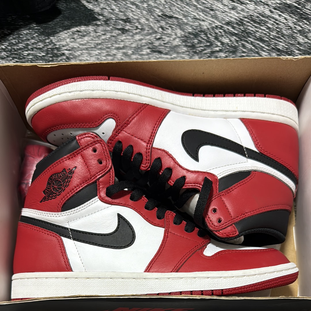 Nike Air Jordan 1 Retro High "Chicago" (2015)