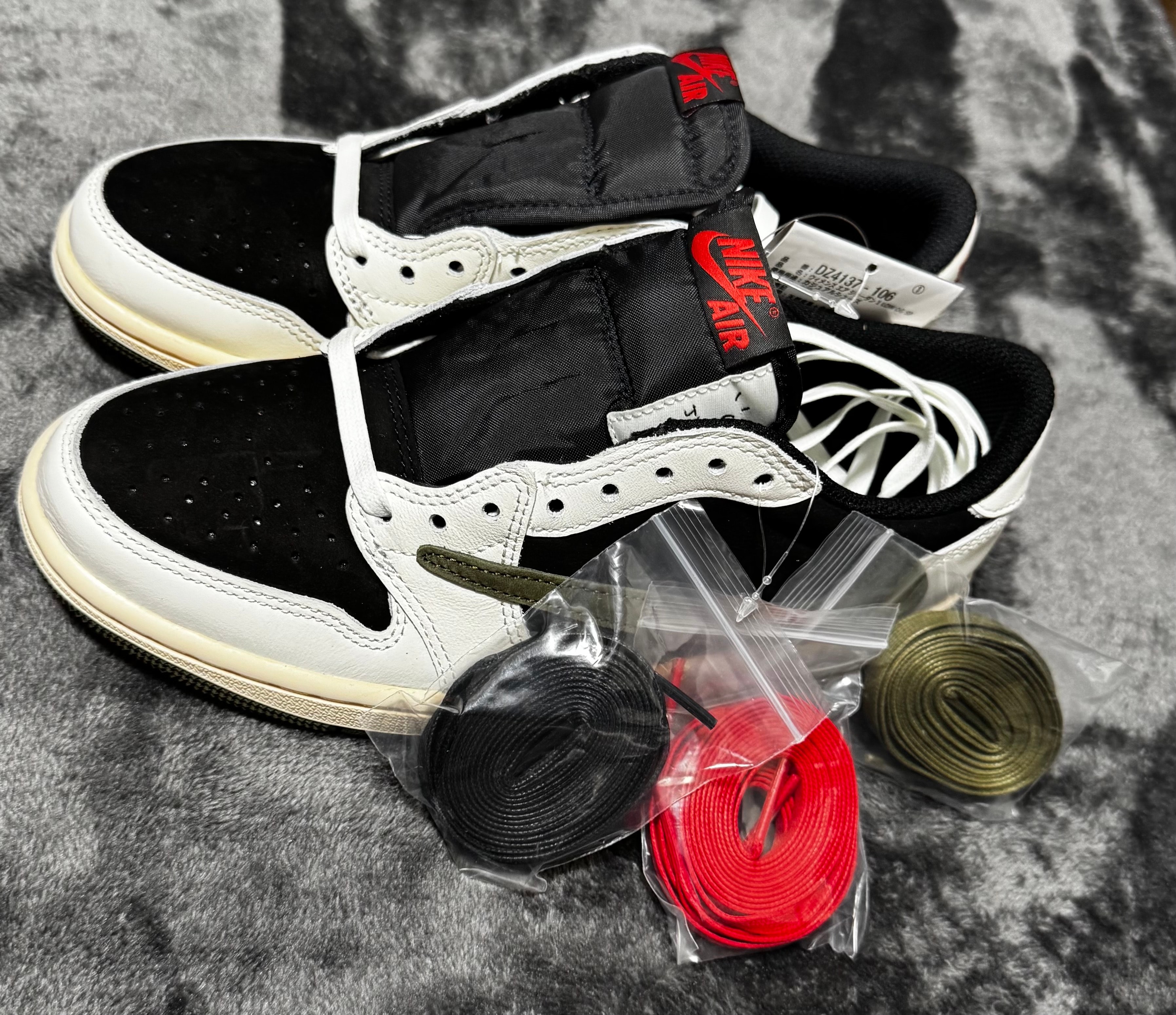 トラヴィススコット × ナイキ ウィメンズ エアジョーダン1 ロー OG "ミディアム オリーブ"