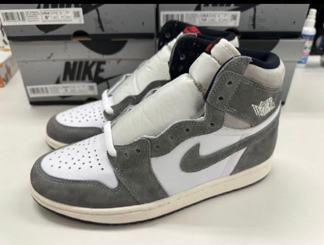 Nike Air Jordan 1 Retro High OG "Black and Smoke Grey"