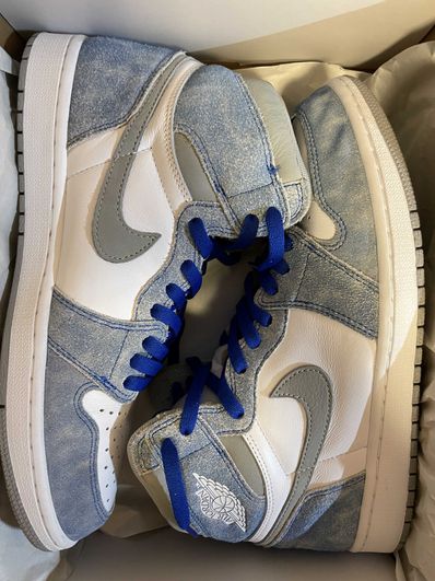 Nike Air Jordan 1 High OG "Hyper Royal"