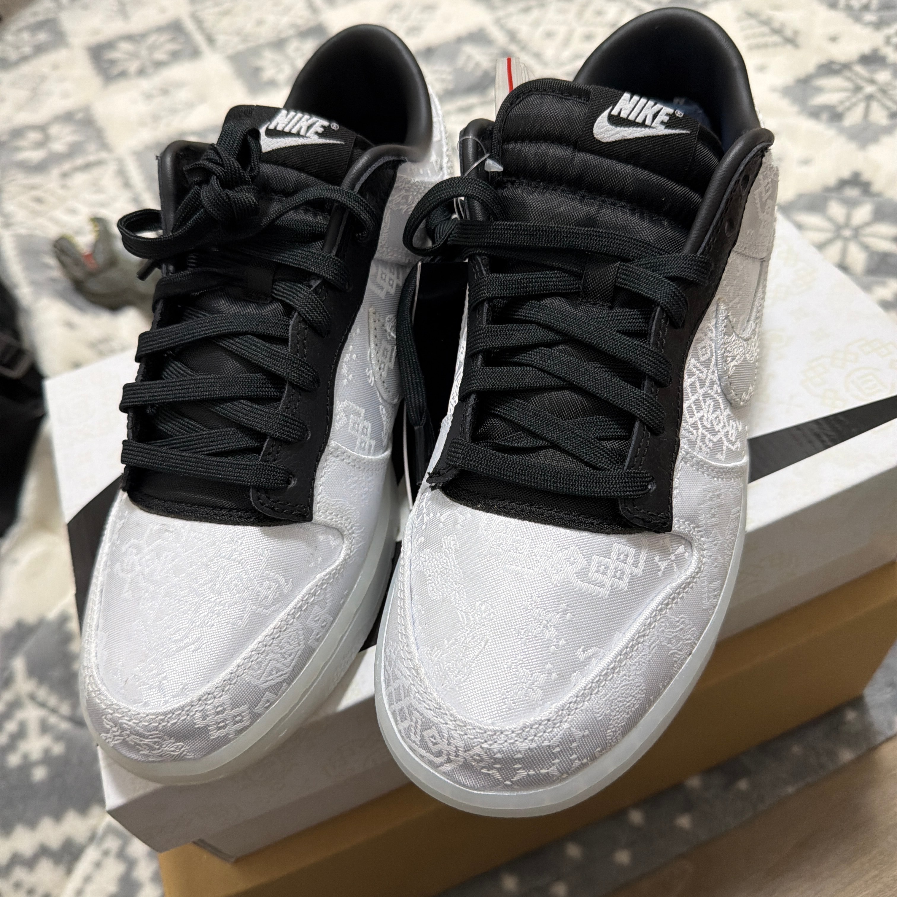 クロット × フラグメントデザイン × ナイキ ダンク ロー "ブラック アンド ホワイト"