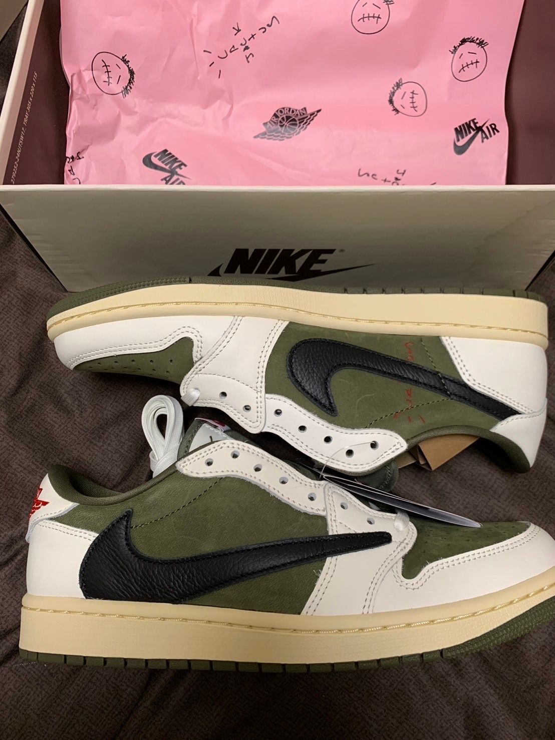 Travis Scott × Nike Air Jordan 1 Low OG SP "Reverse Olive"