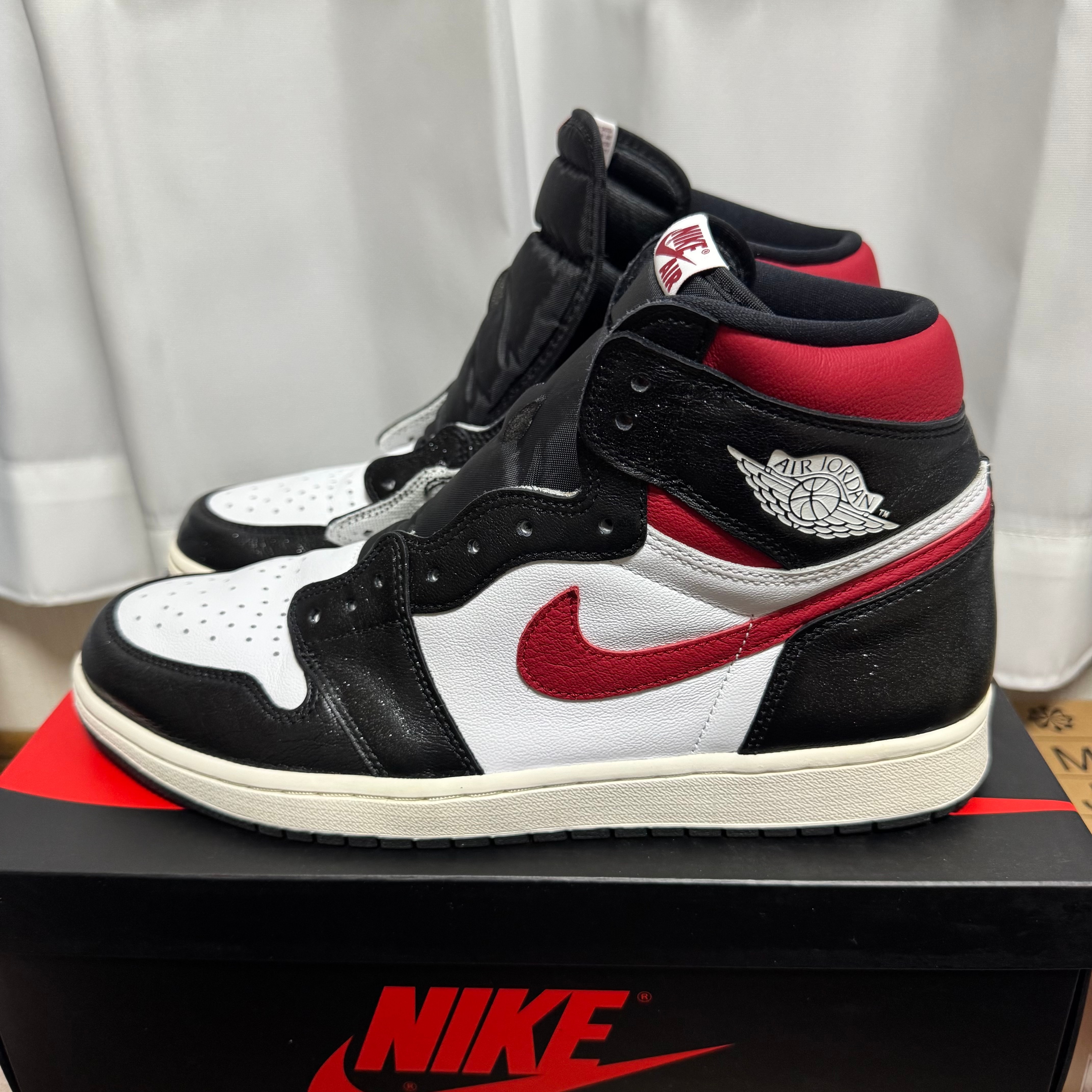 Nike Air Jordan 1 Retro High "Black/White/Sail/Gym Red"