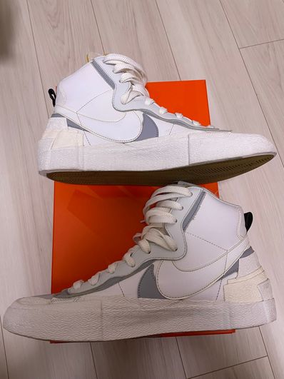sacai × NIKE BLAZER MID "WHITE/WOLF GREY"