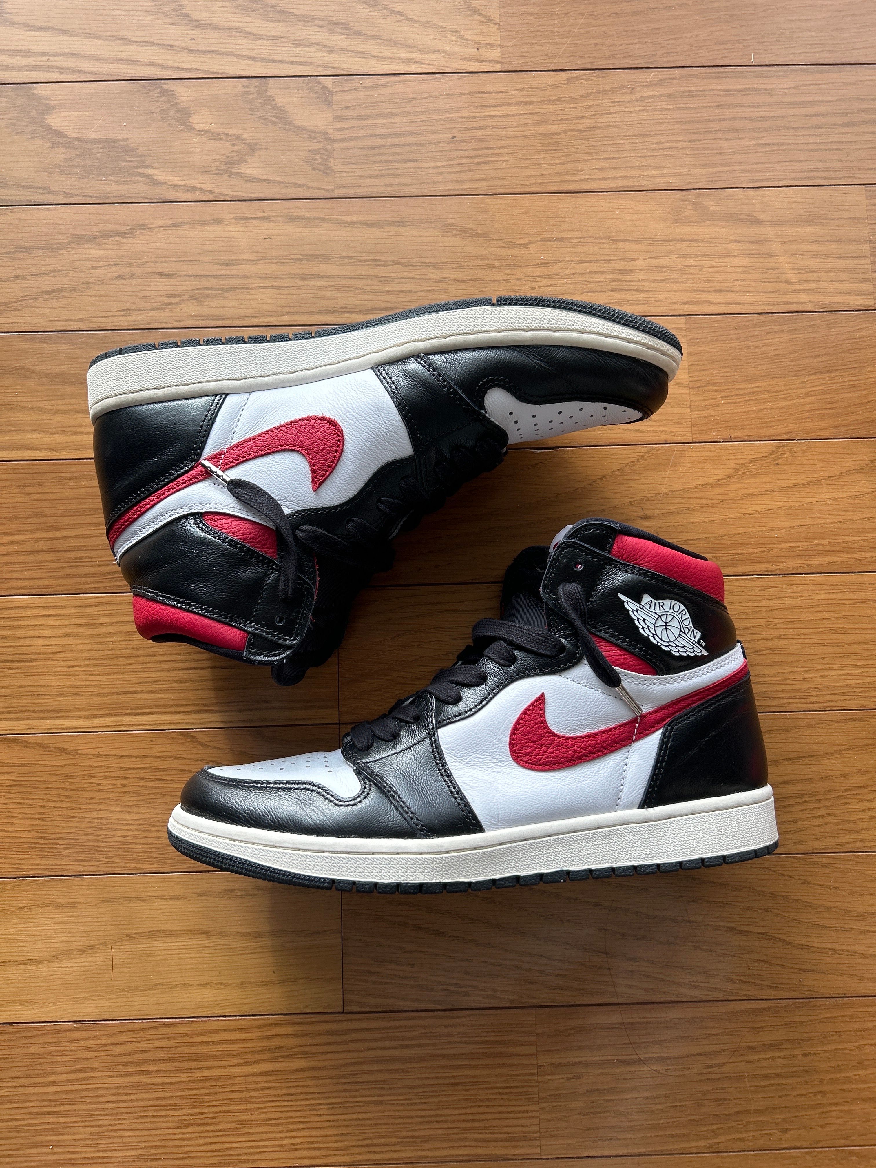 Nike Air Jordan 1 Retro High "Black/White/Sail/Gym Red"