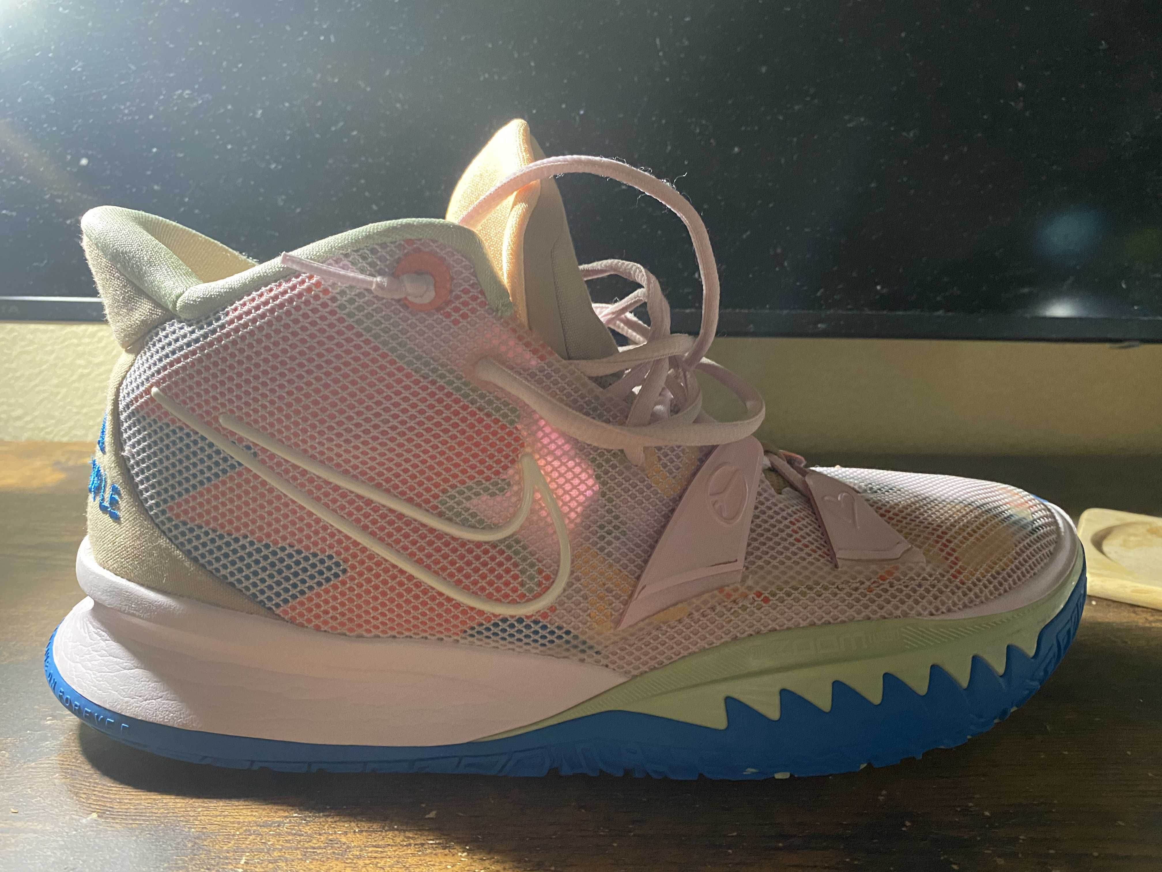 Nike Kyrie 7 "1 Worid 1 People"