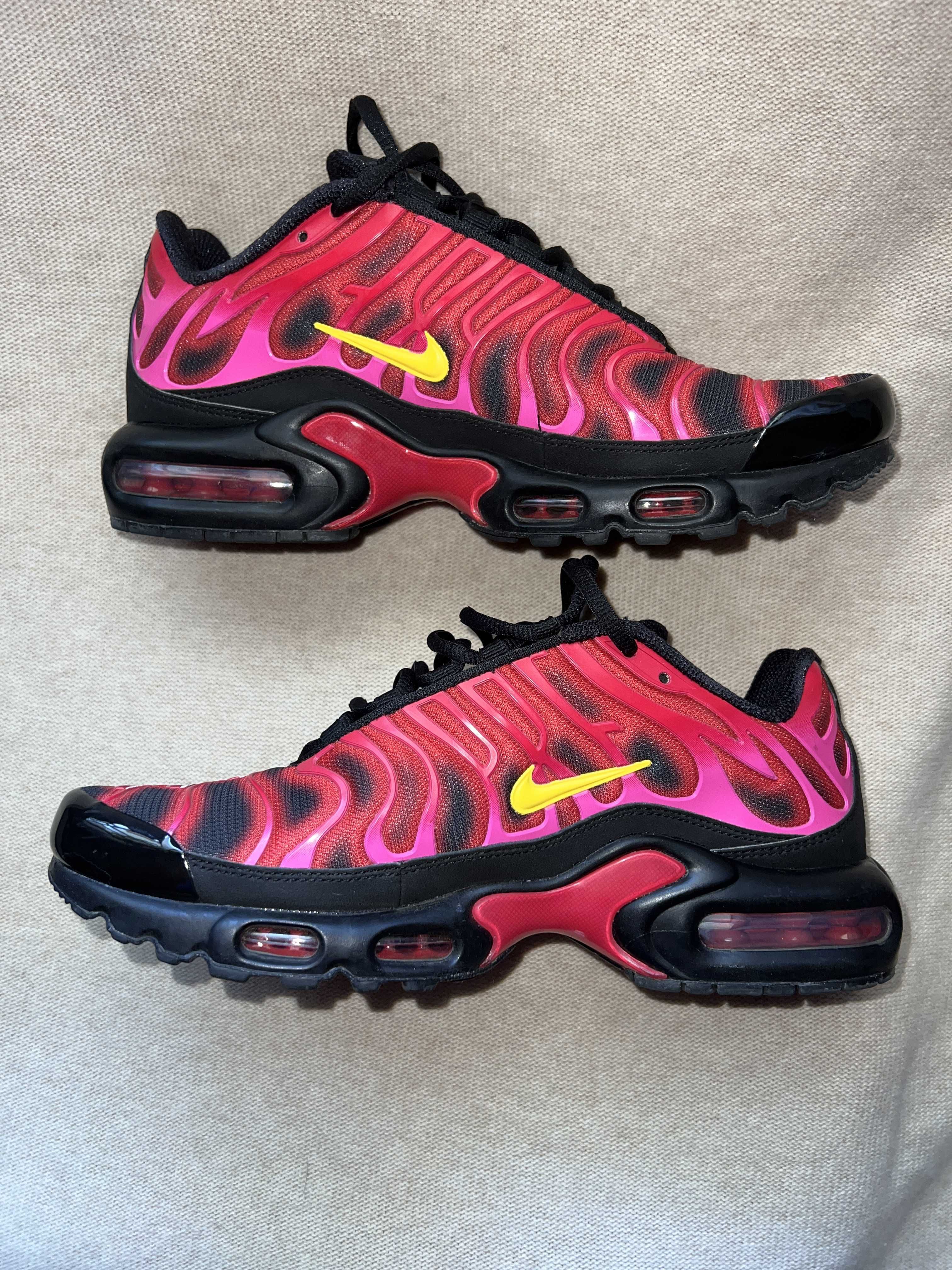 Supreme × Nike Air Max Plus "Hyper Grape"