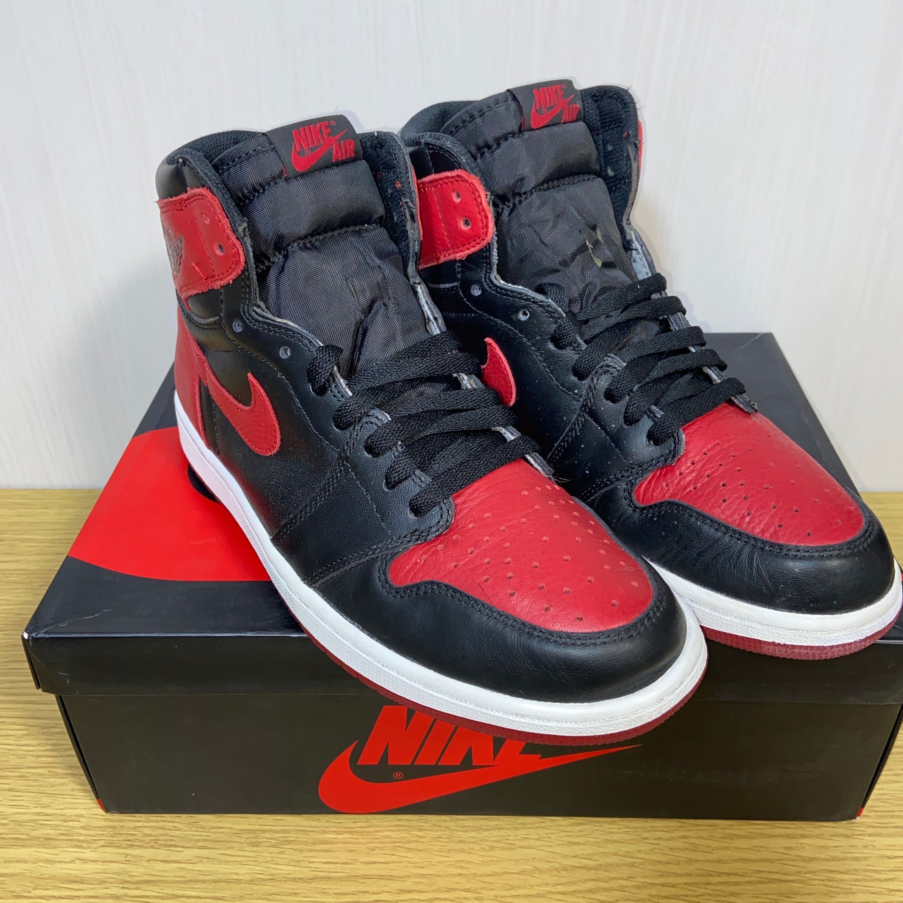 Nike Air Jordan 1 Retro High OG "Bred/Banned" (2016)